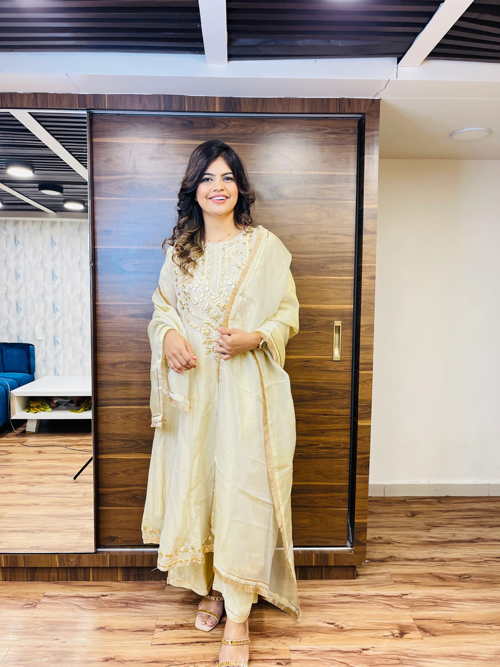 Roshni attire