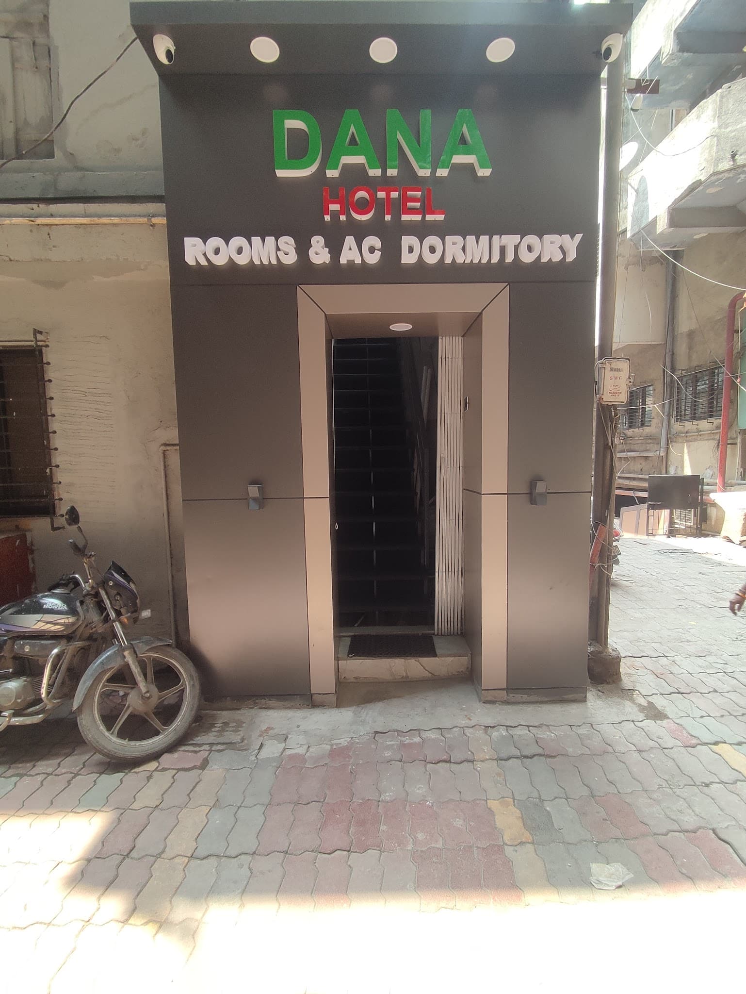 Dana Hotel