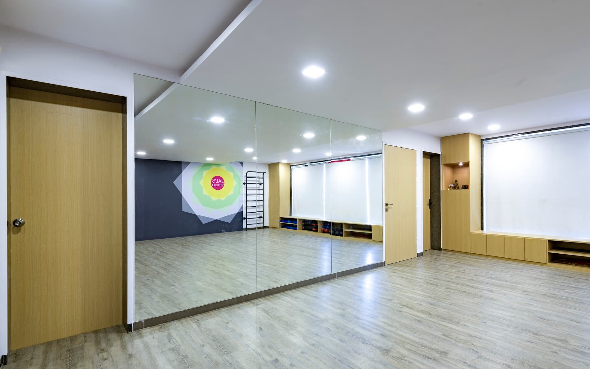JAL'S STUDIO