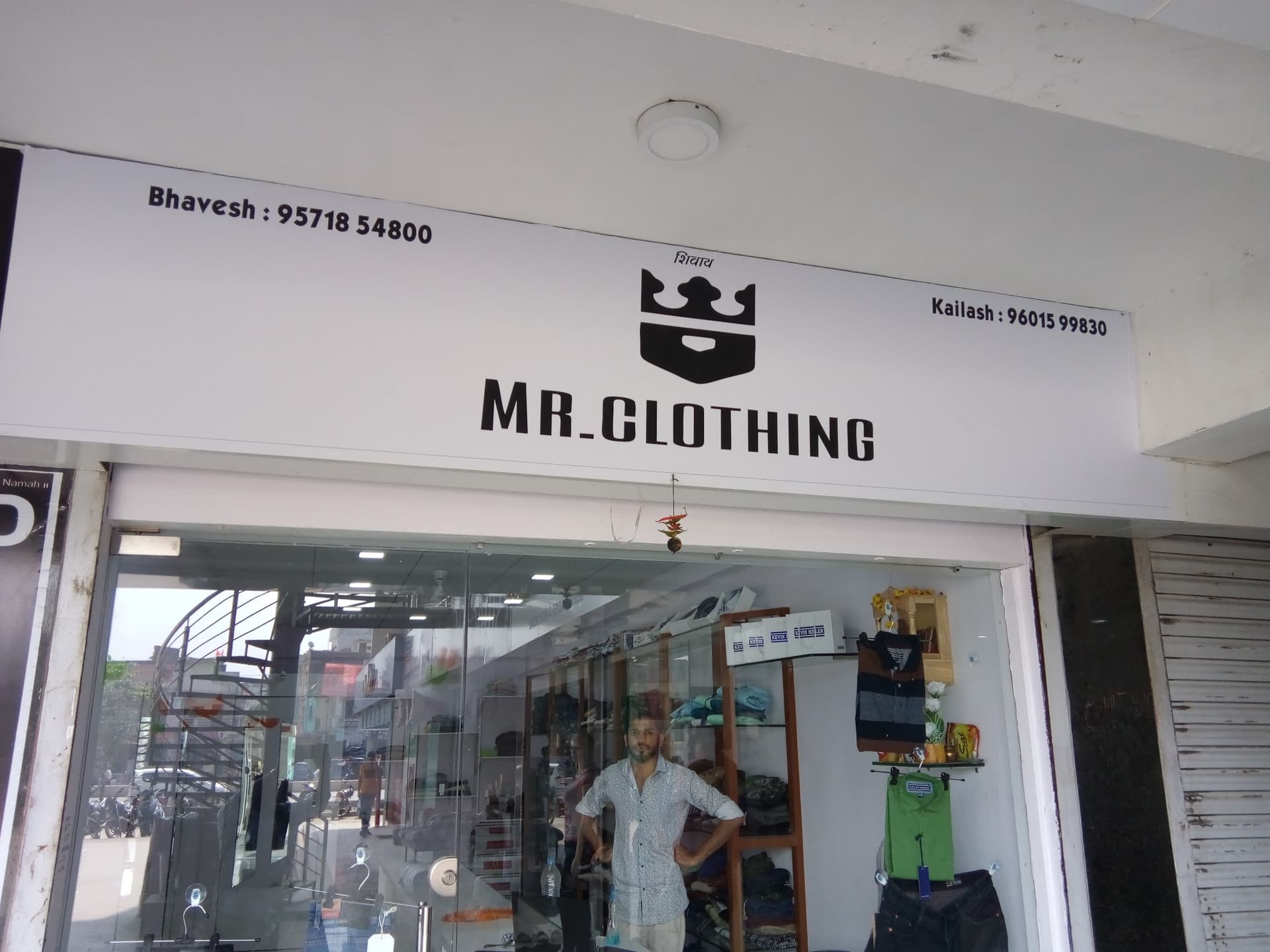 MR.CLOTHING