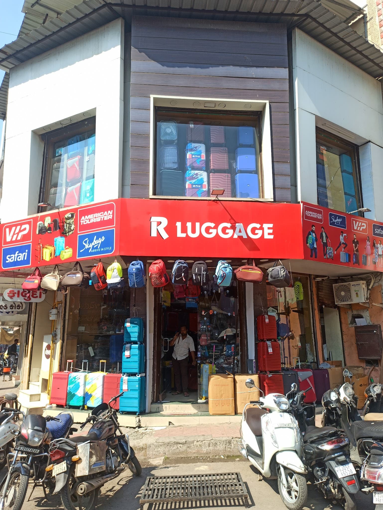 R Luggage