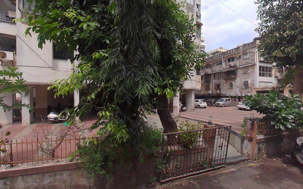 Ratna Apartment