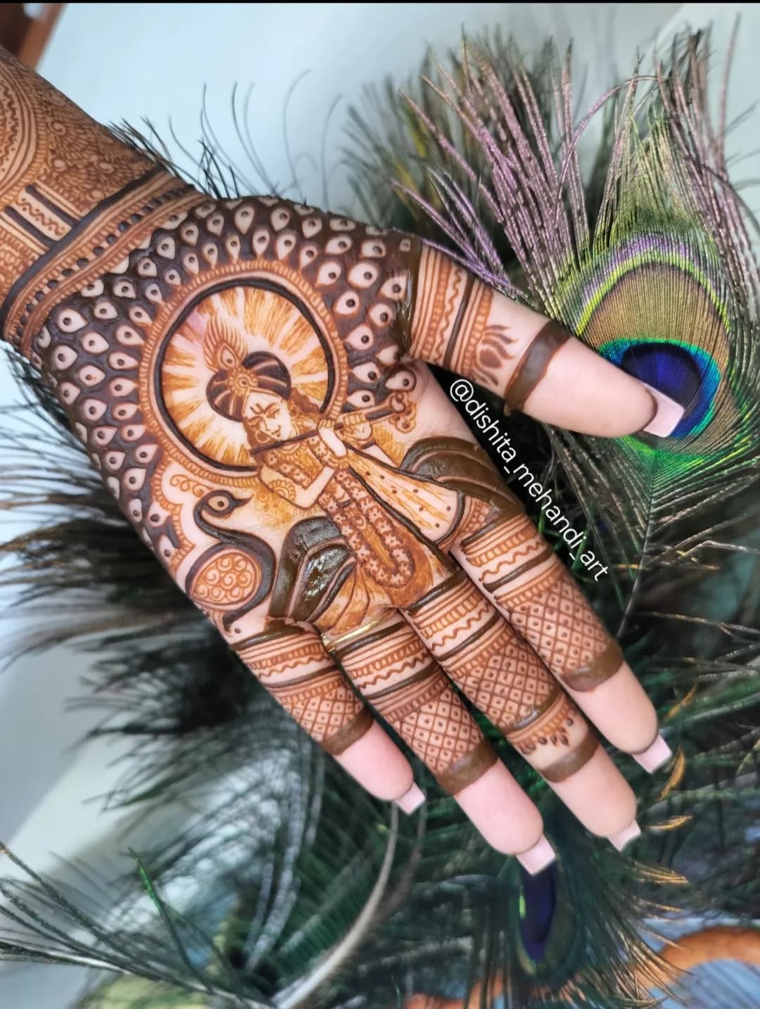 Mehndi artist