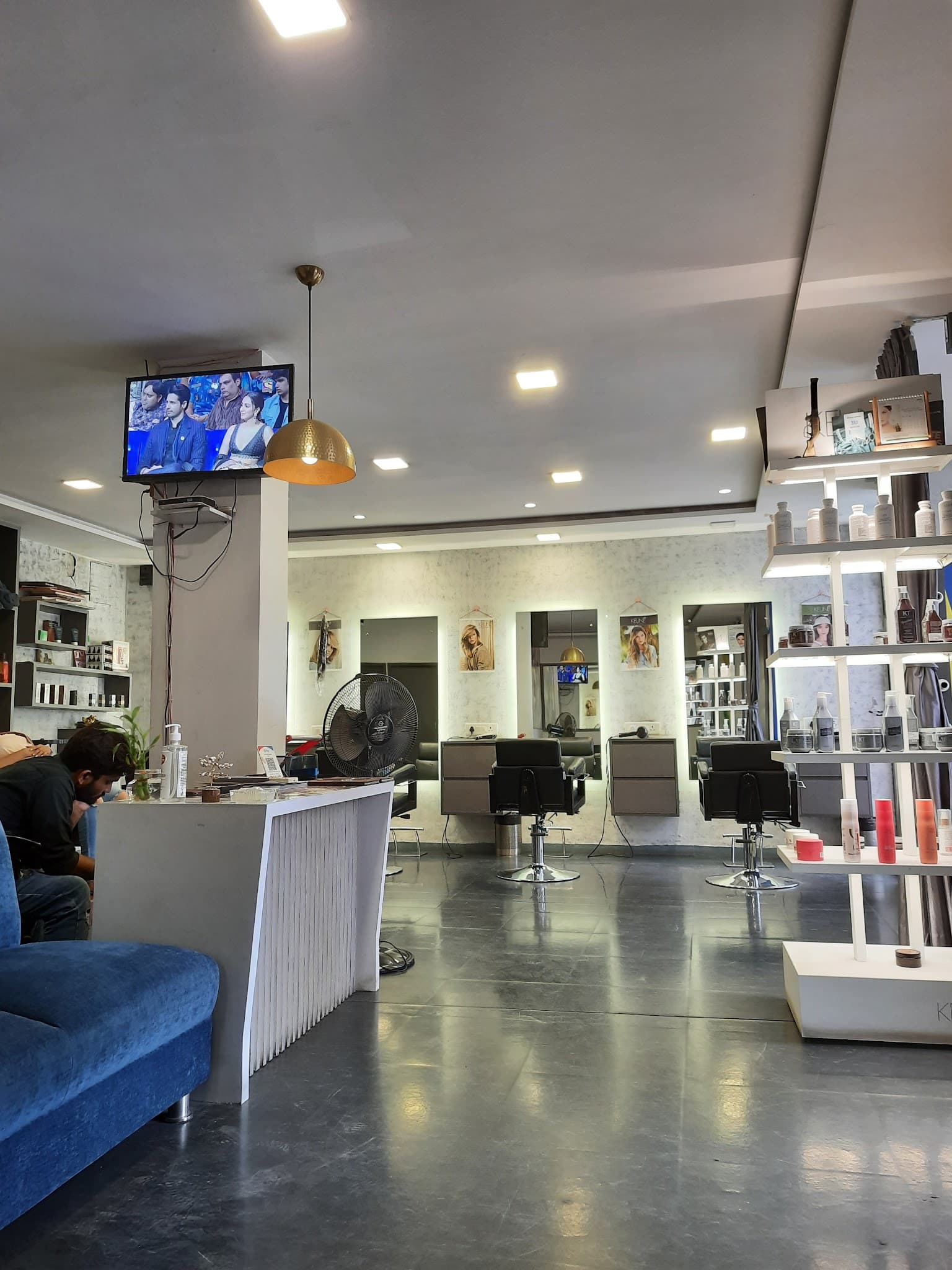 A'cme Hair & Beauty Salon