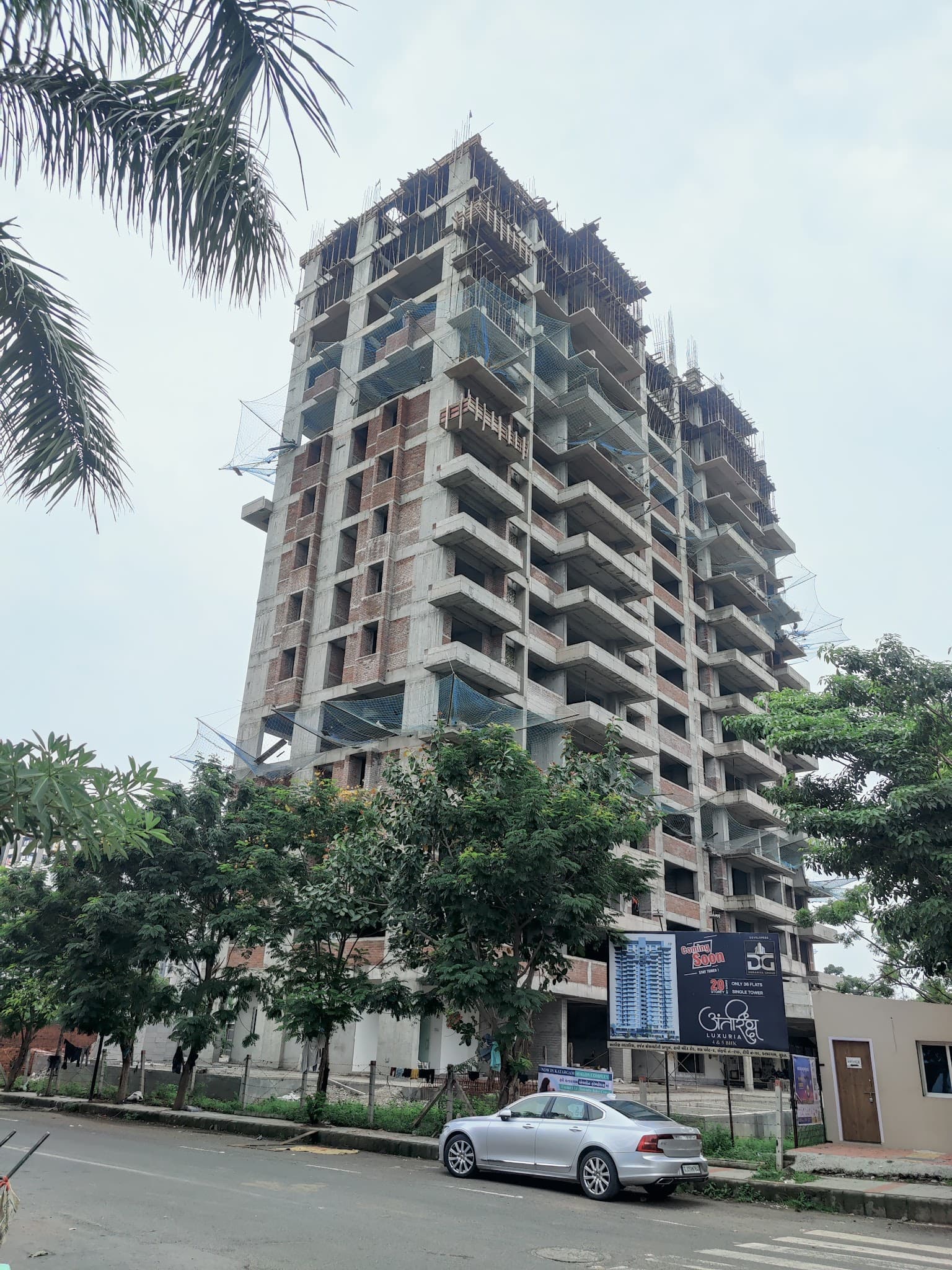 Antriksh Luxuria