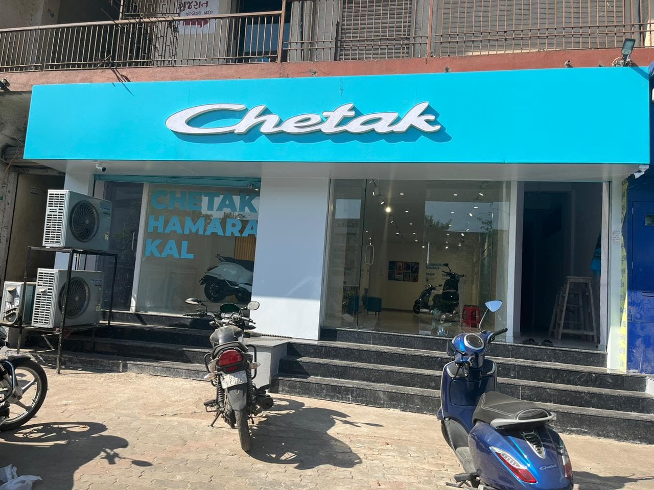 Bajaj Chetak Varachha Nis Auto