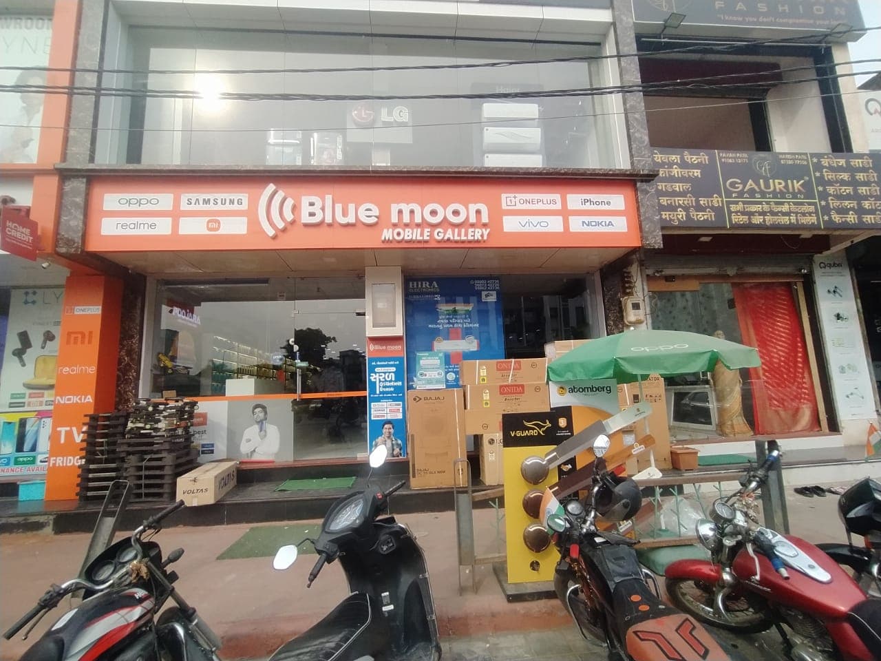 Bluemoon Mobile Gallery Dindoli - By Poojara Teleocom