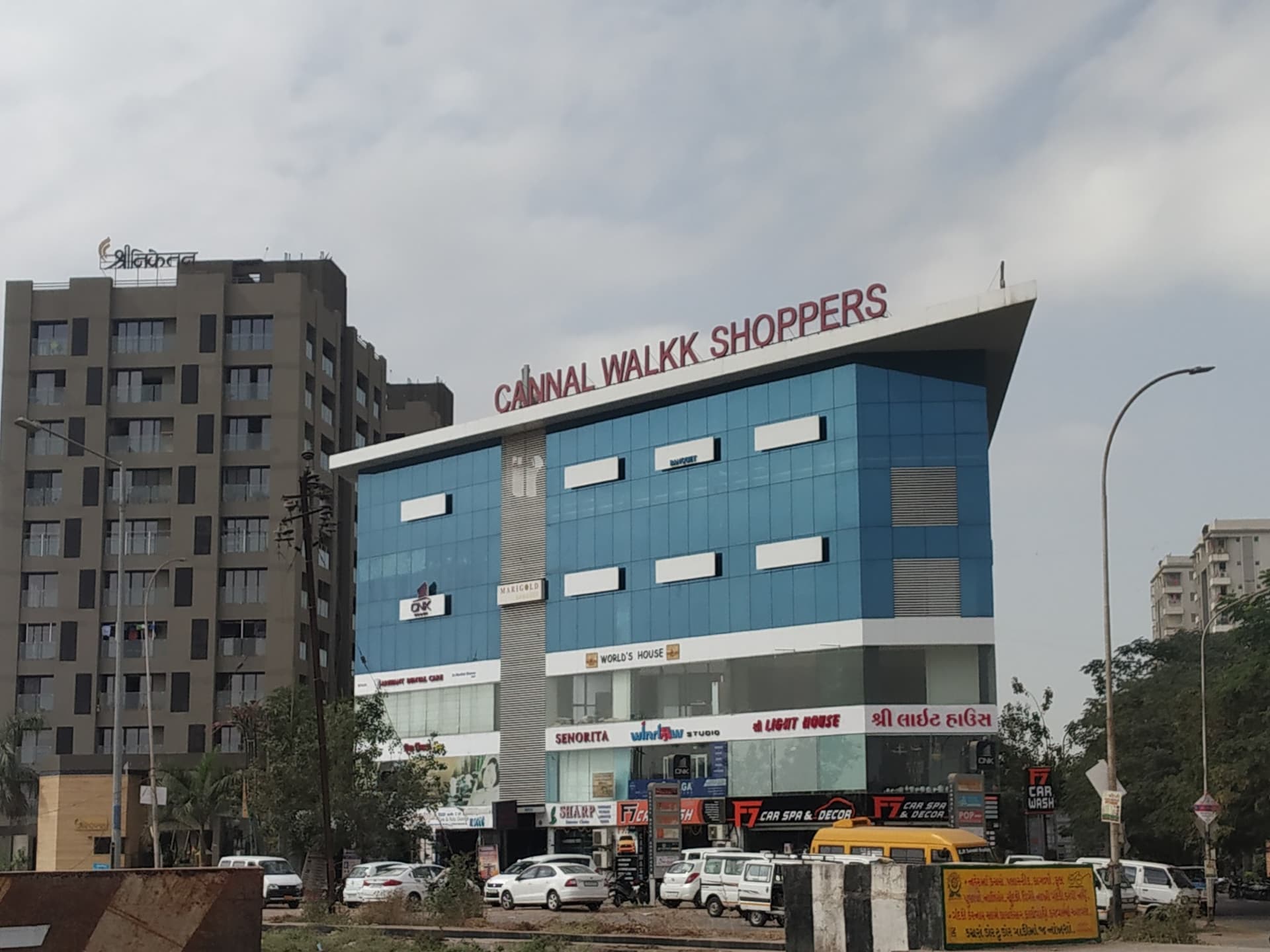 Cannal Walkk Shoppers