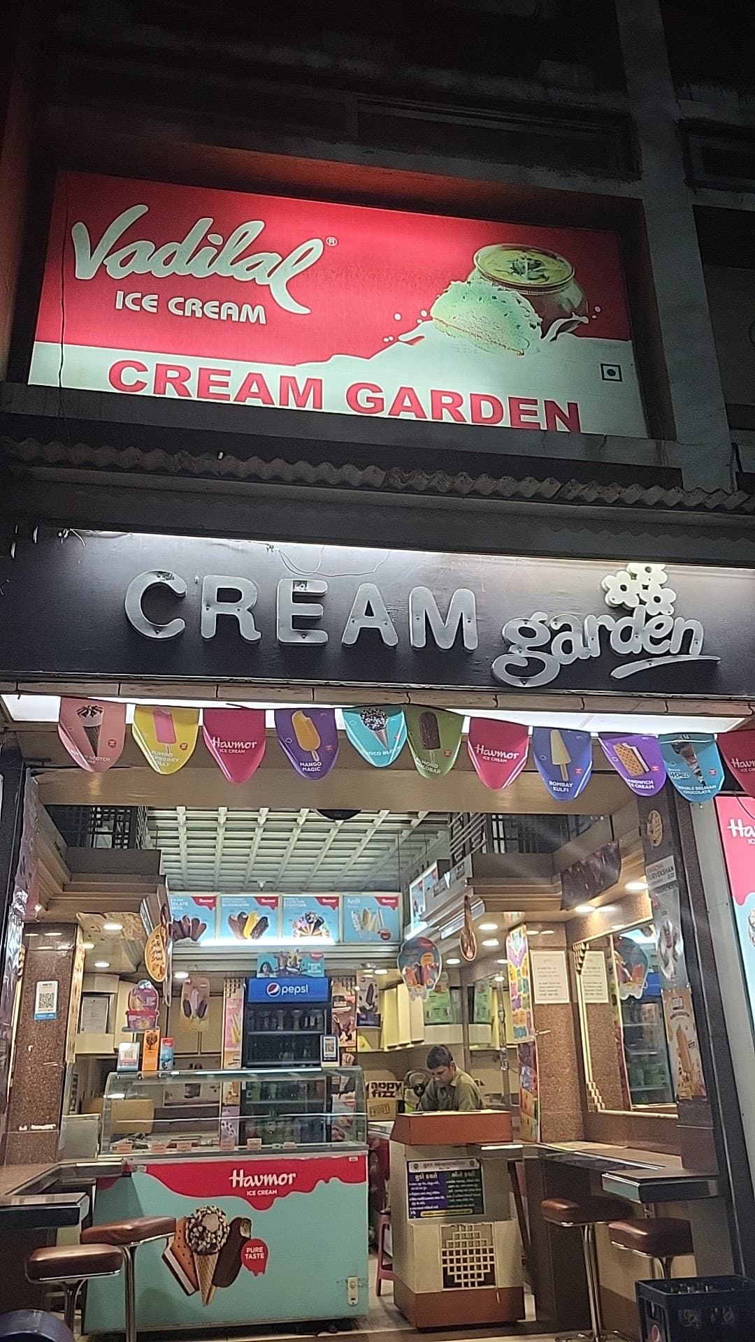 Cream Garden