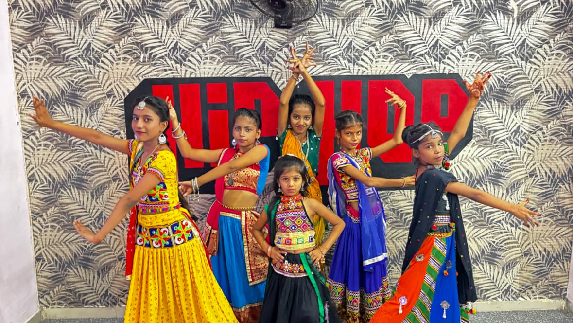 DANCE UP STUDIO