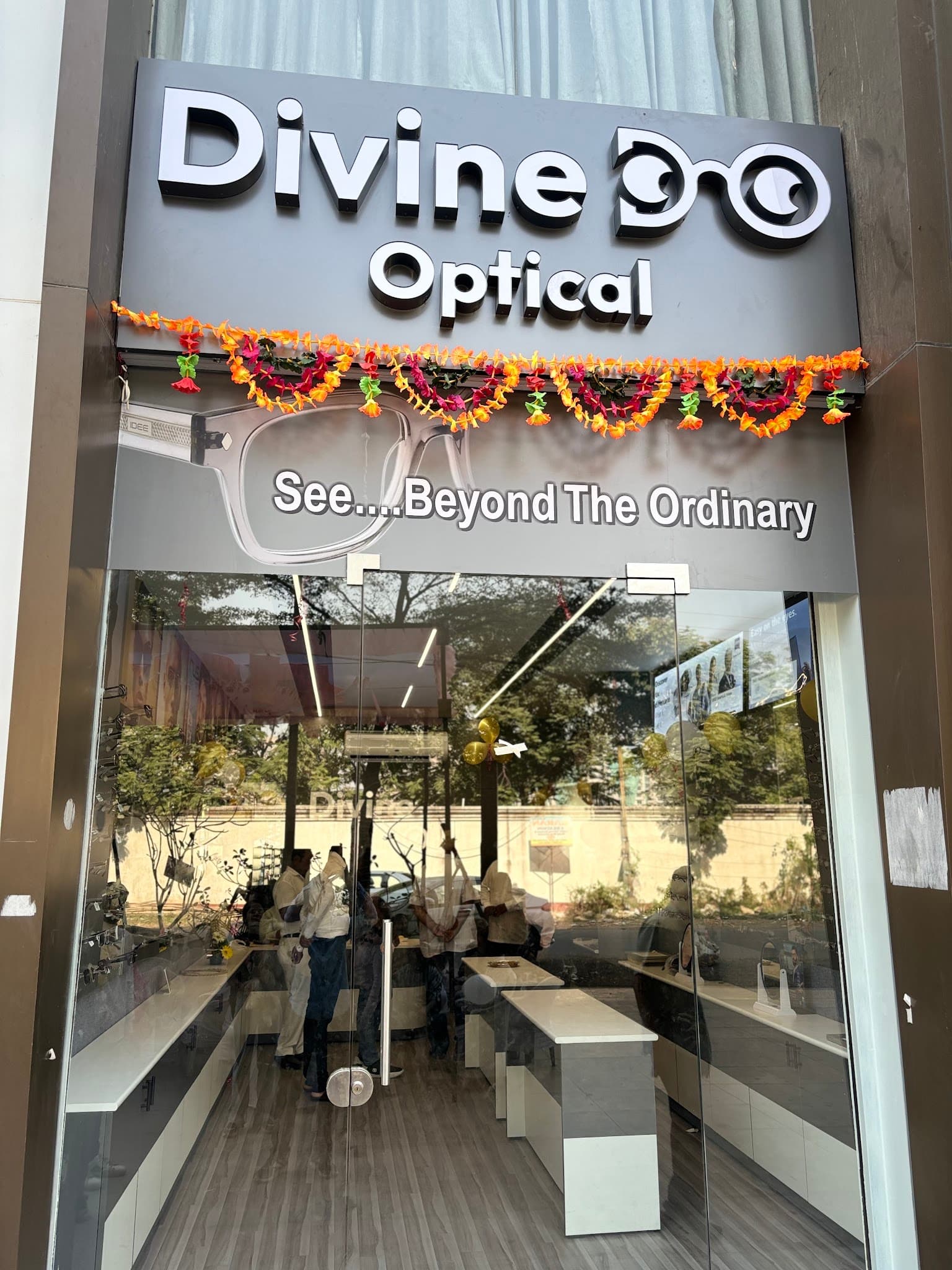 Divine Optical