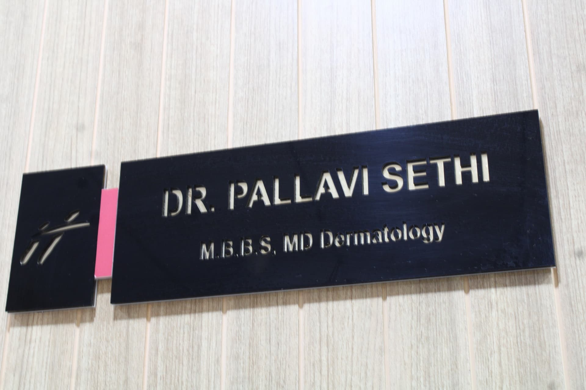 𝗗𝗿.𝗣𝗮𝗹𝗹𝗮𝘃𝗶 𝗦𝗲𝘁𝗵𝗶-Laser Treatment/Botox Fillers/Best Dermatologist & Cosmetologist/Hair Specialist/skin specialist in Surat