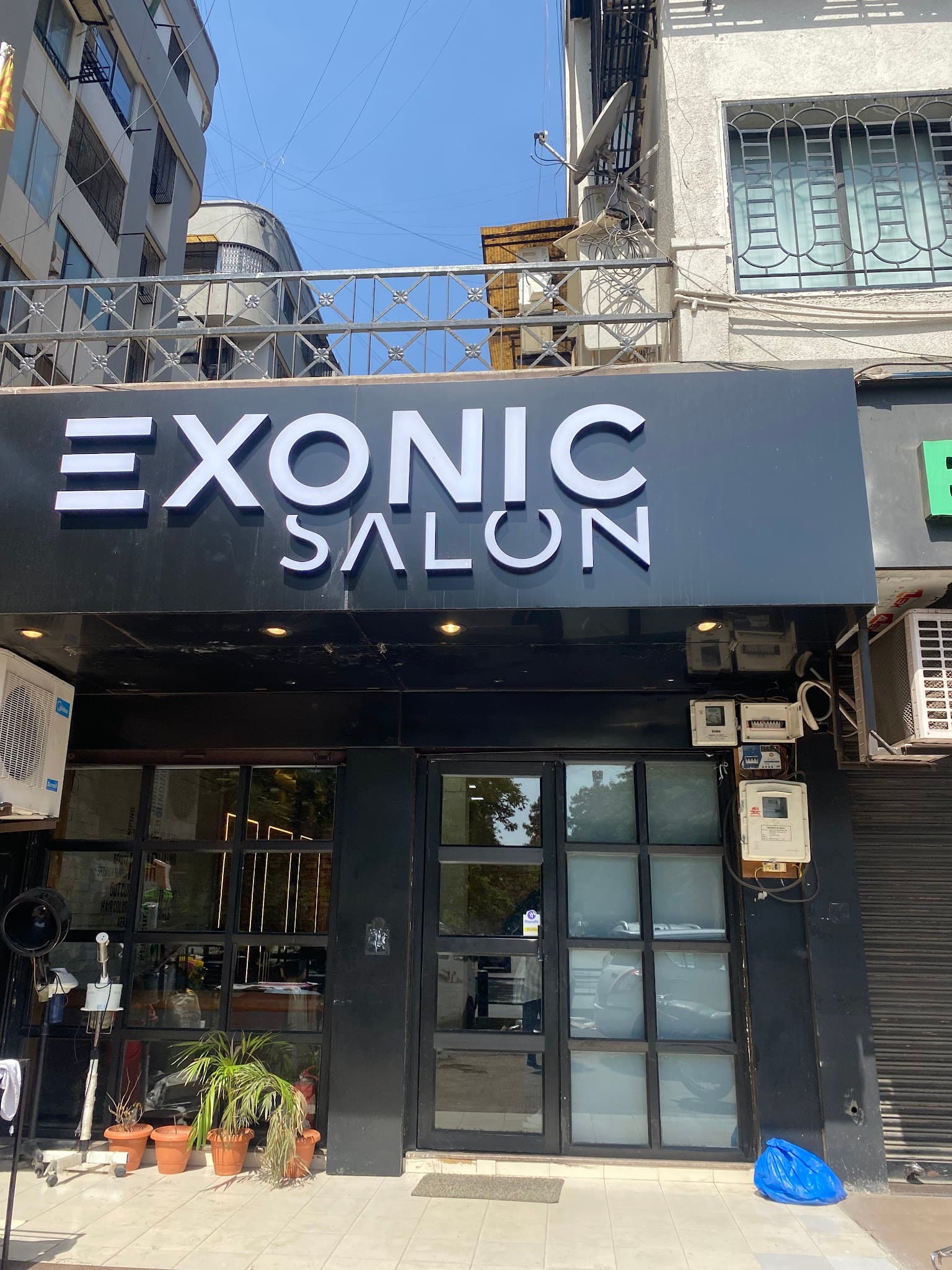 Exonic salon