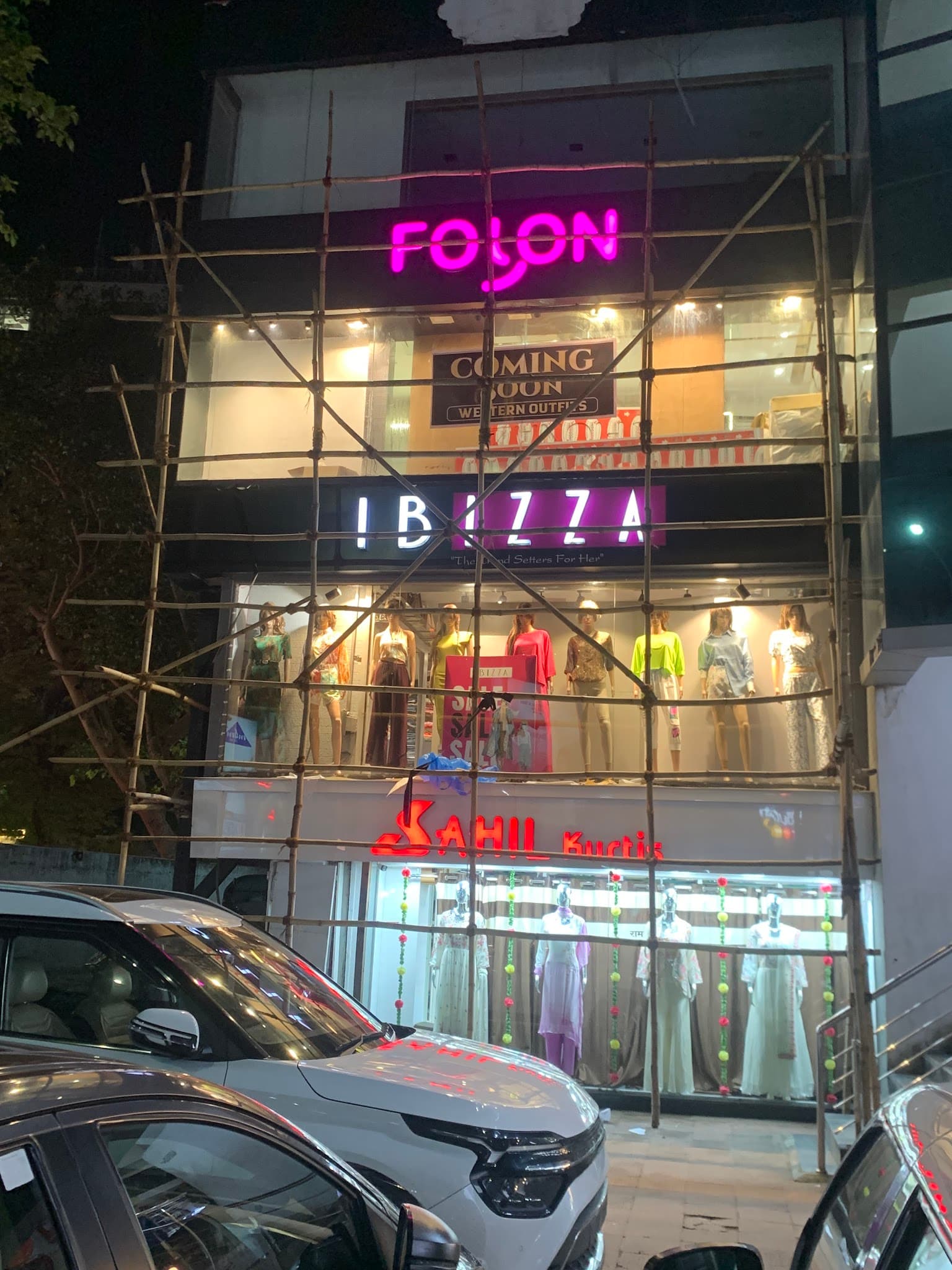 Folon western outfit