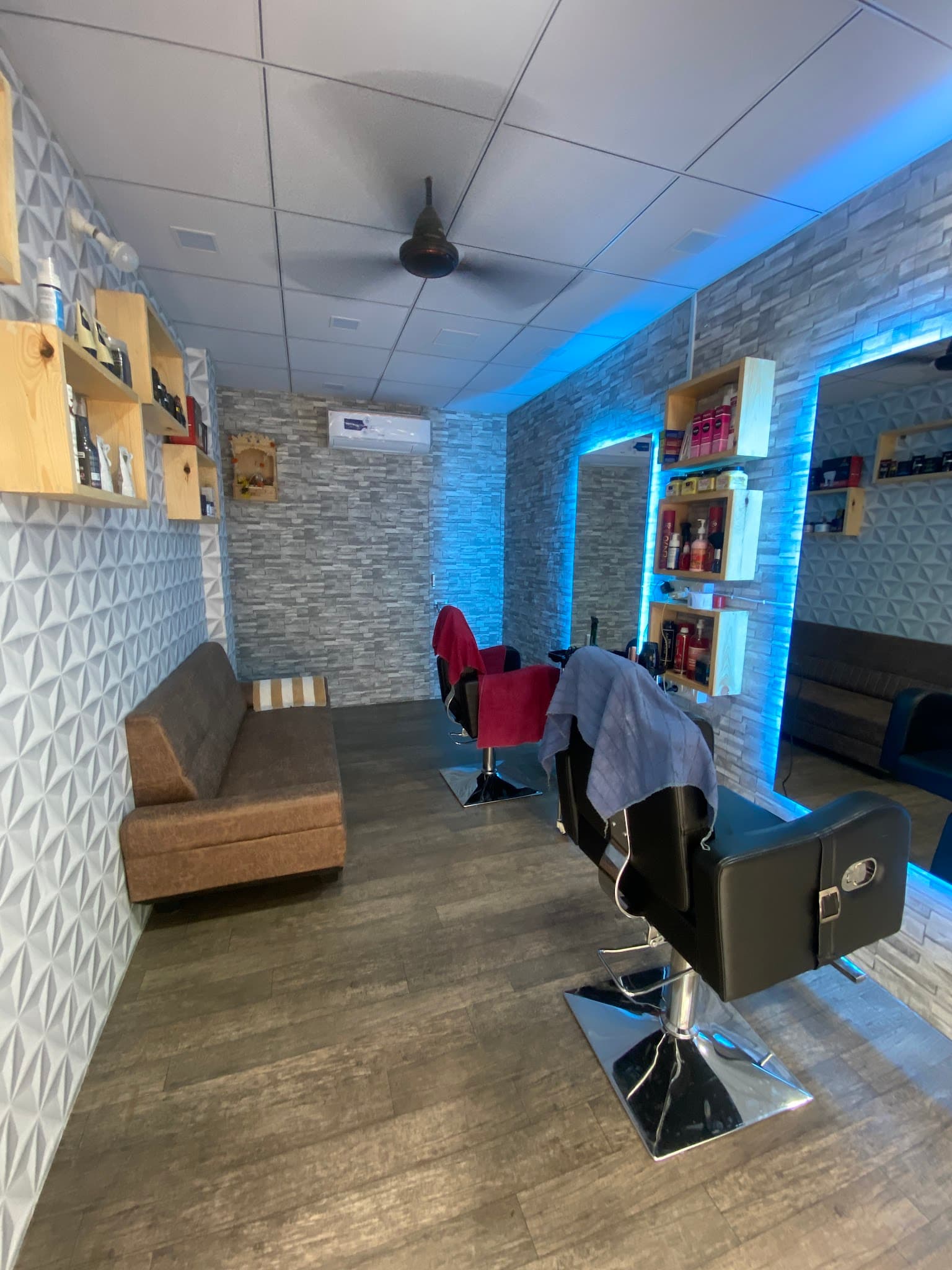 Friends hair salon Ananya