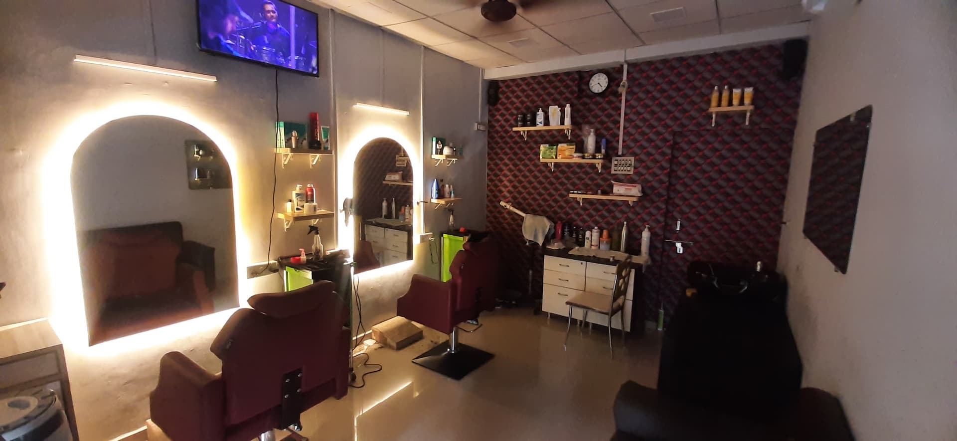 H.R SALOON