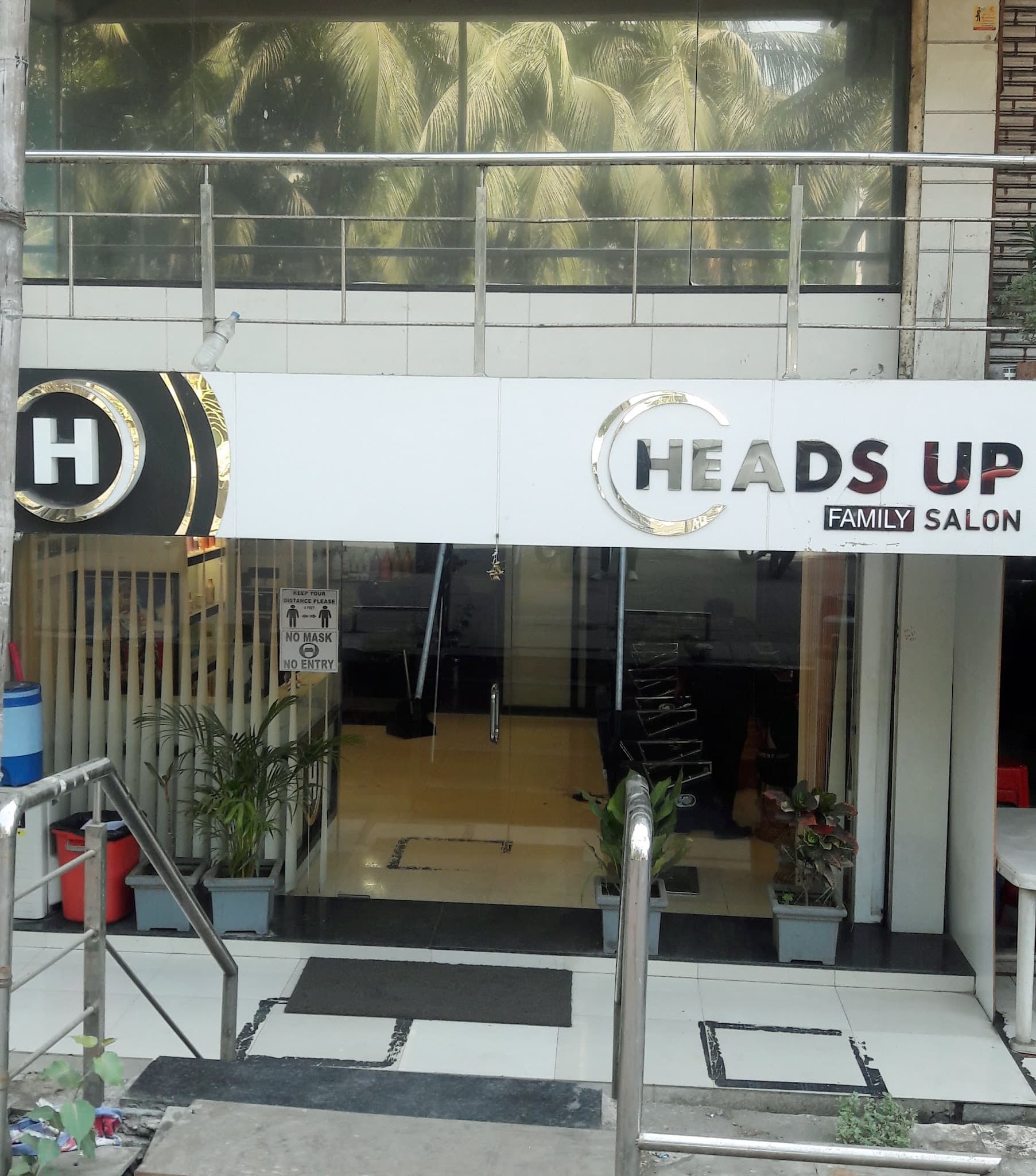 HEADS UP Family Salon