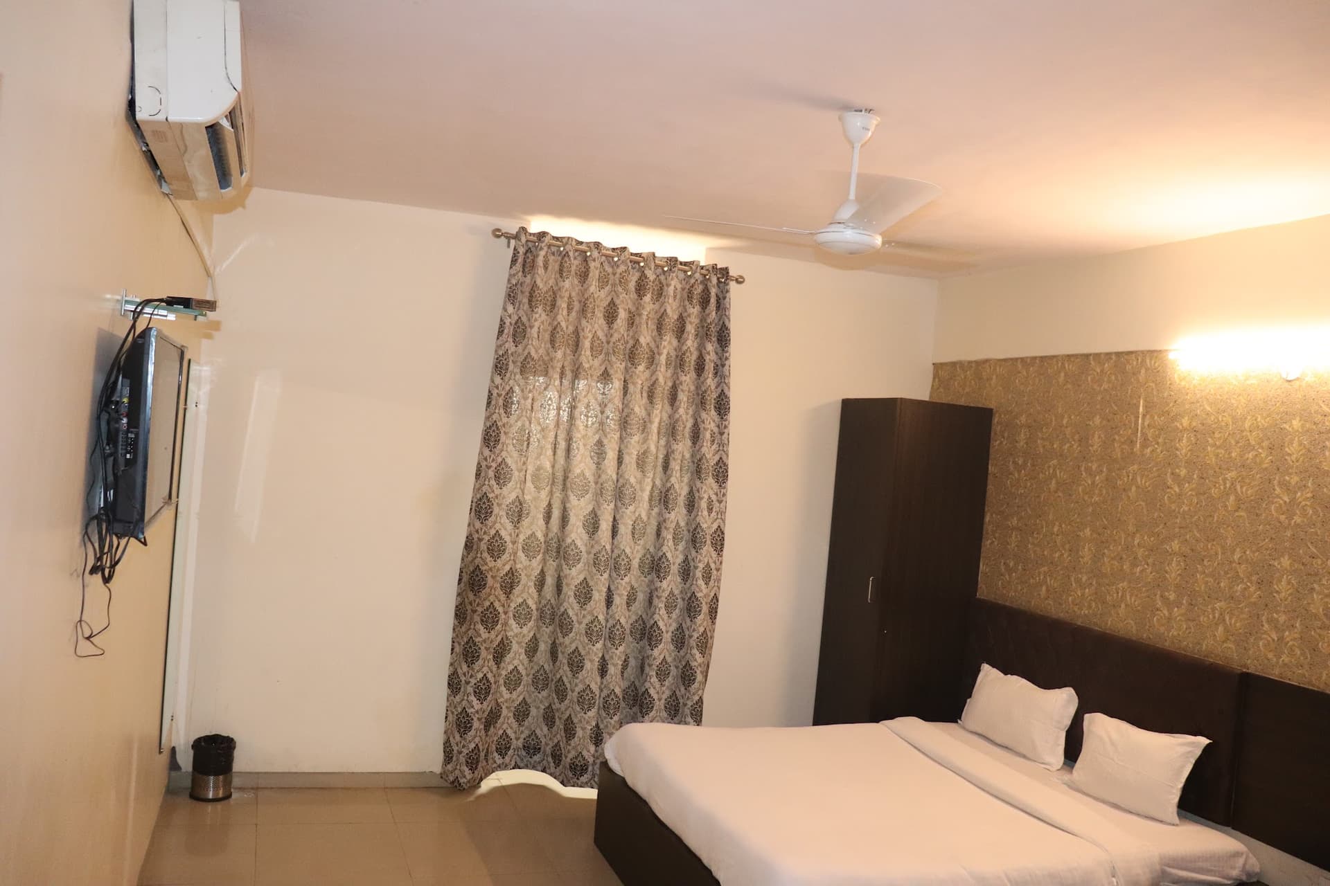 HOTEL RUCHIRAJ