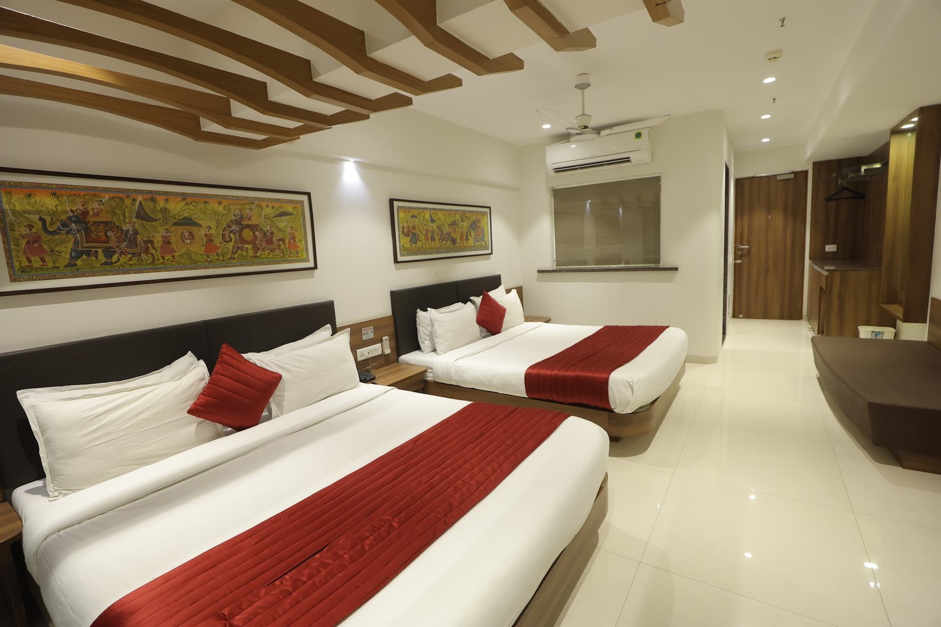 Hotel Shreeji Vatika - Rooms & Banquet Surat