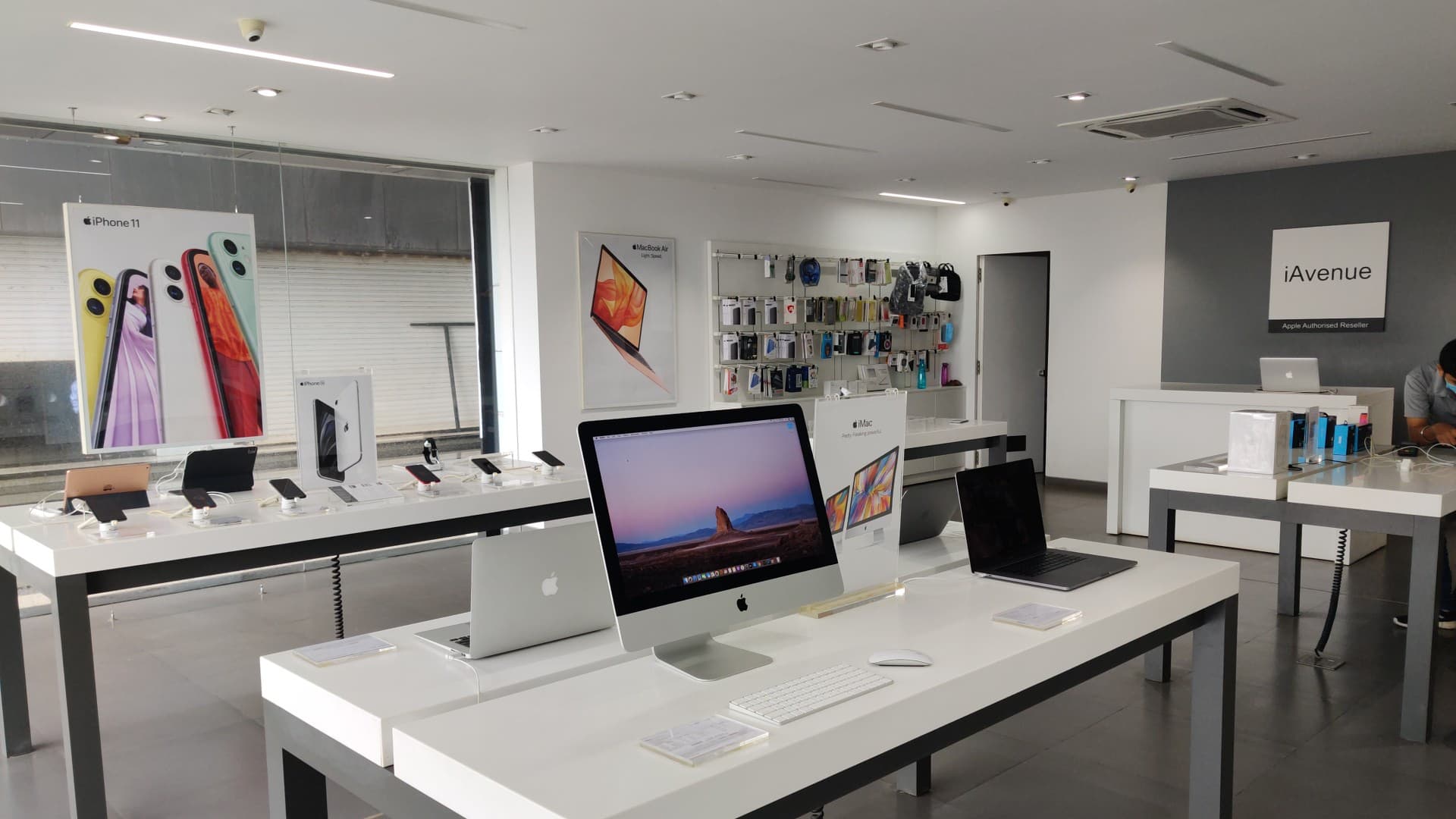 iAvenue Apple Authorized Store VIP Road