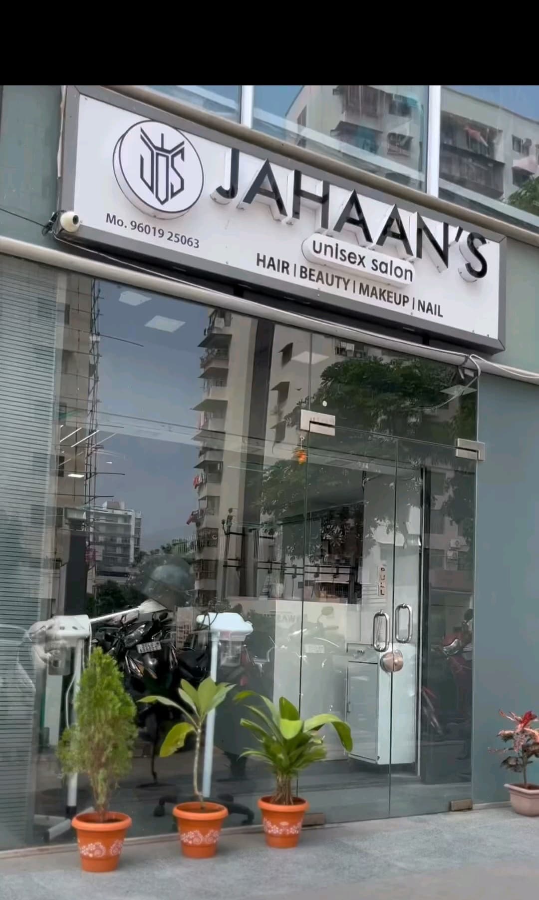 JAHAAN’S UNISEX SALON
