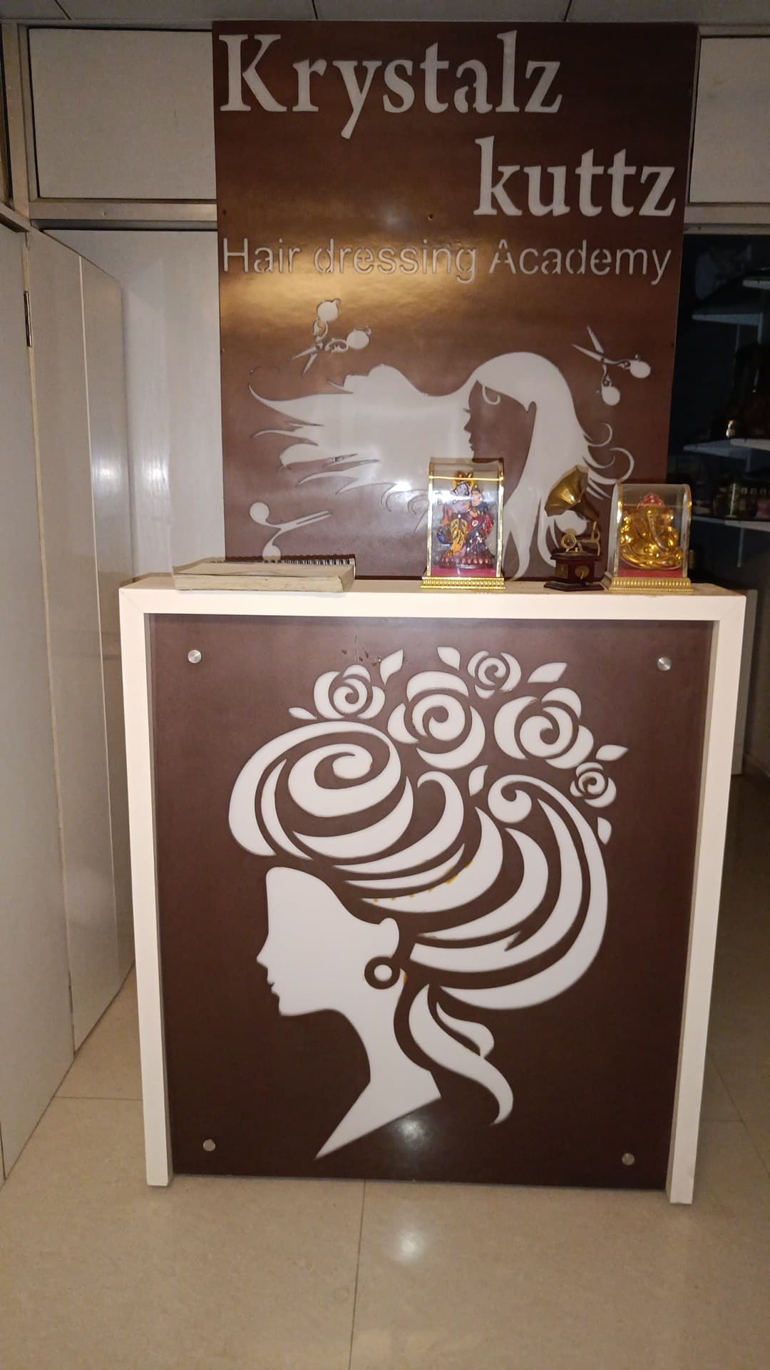 Krystalz Kuttz Ladies Hair Salon