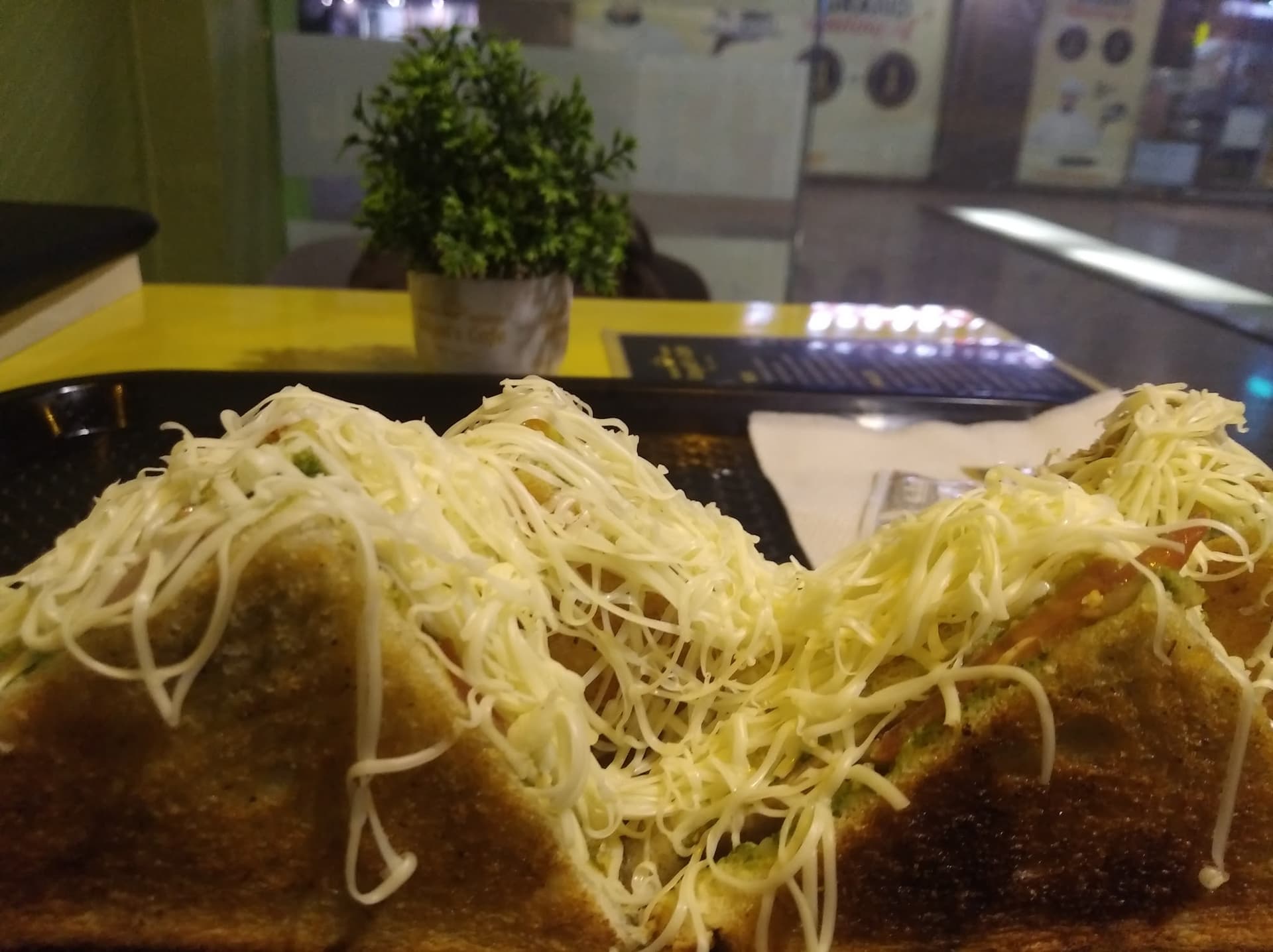 Loyal's Cafe