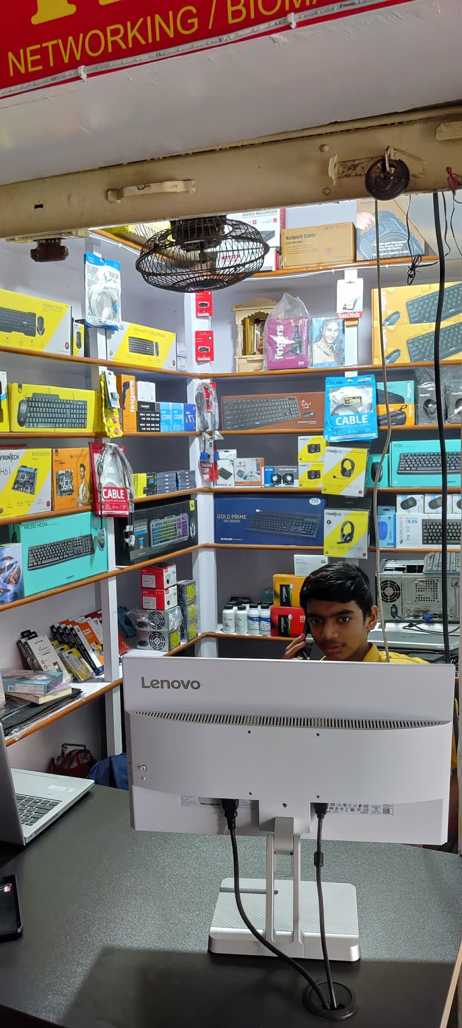 M R Computers