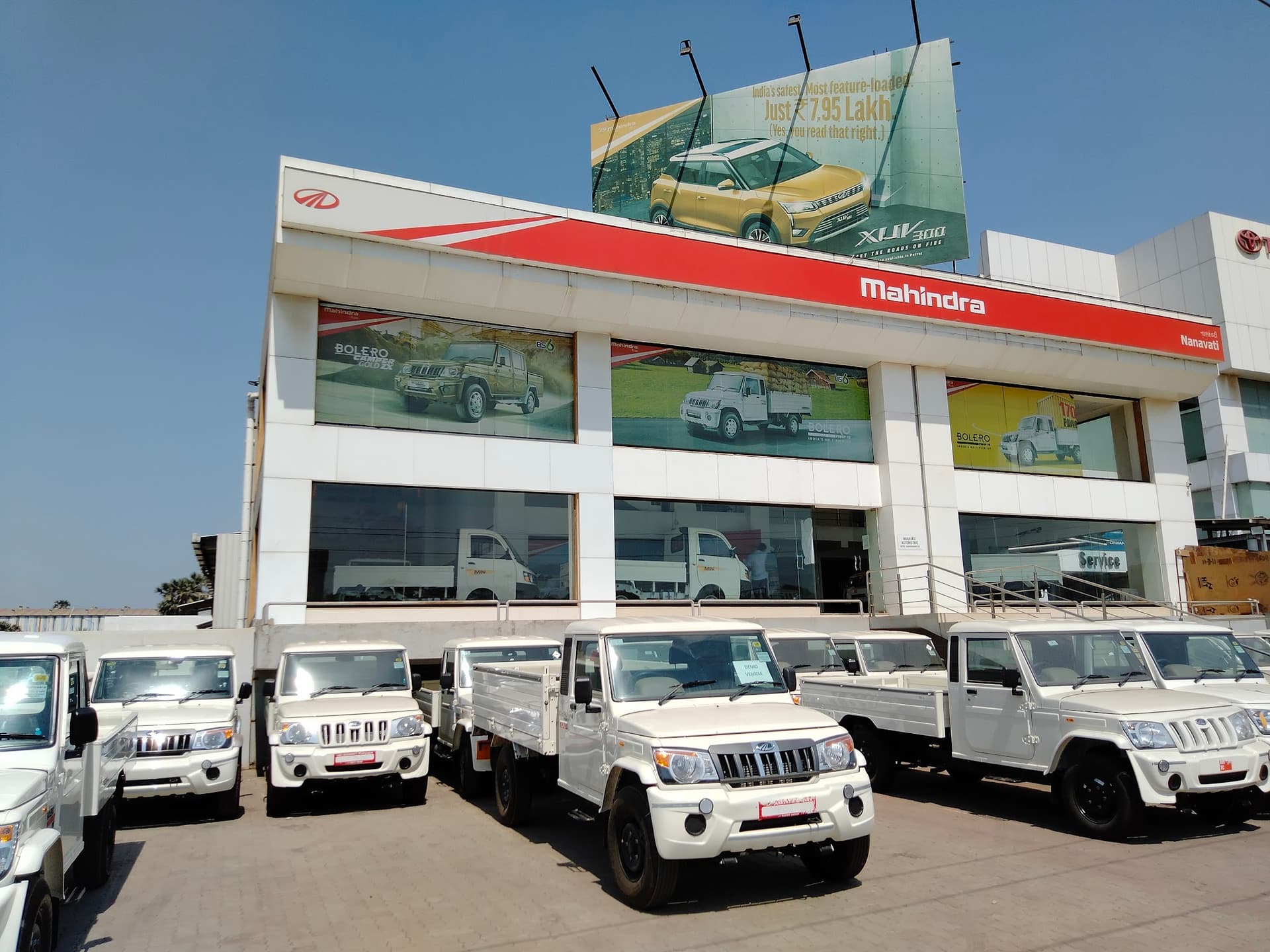 Mahindra Nanavati Automotive - Commercial Vehicle Showroom