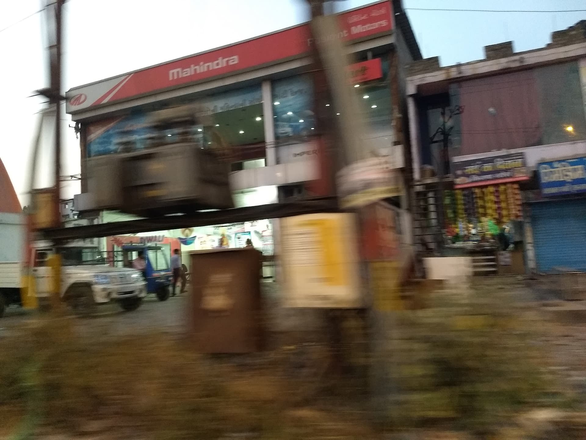 Mahindra President Motors - Commercial Vehicle Showroom