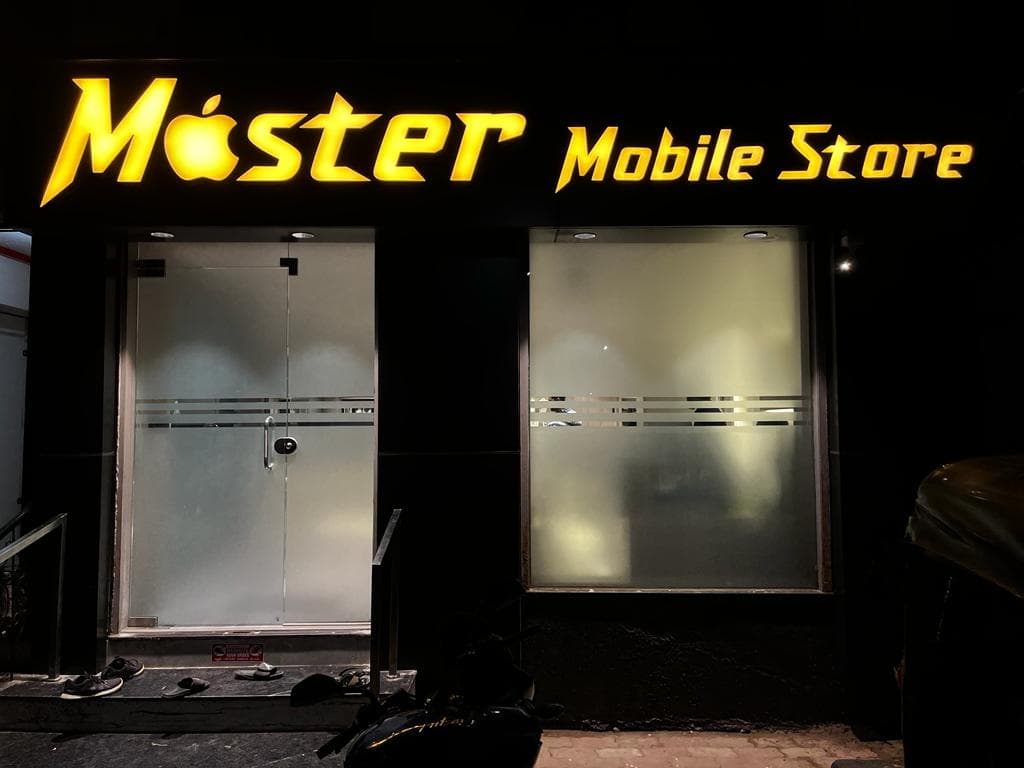 master mobiles store