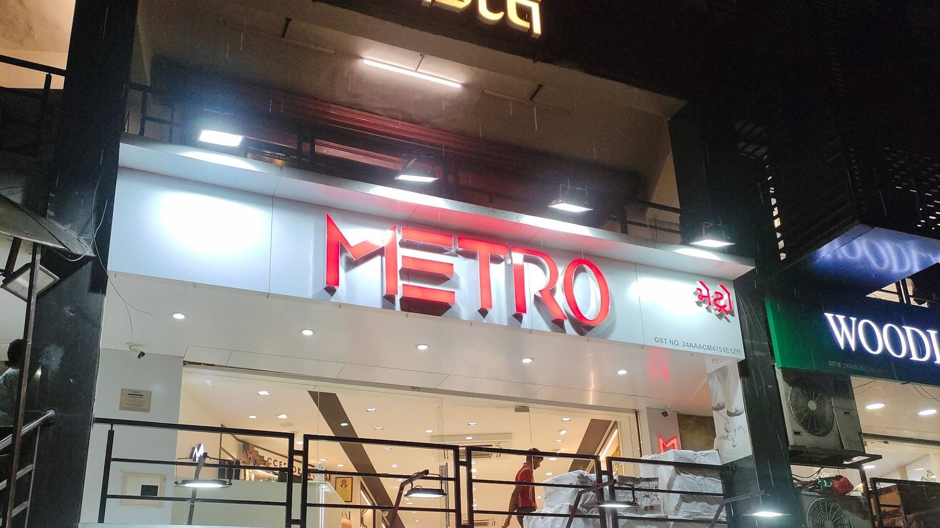 Metro Shoes