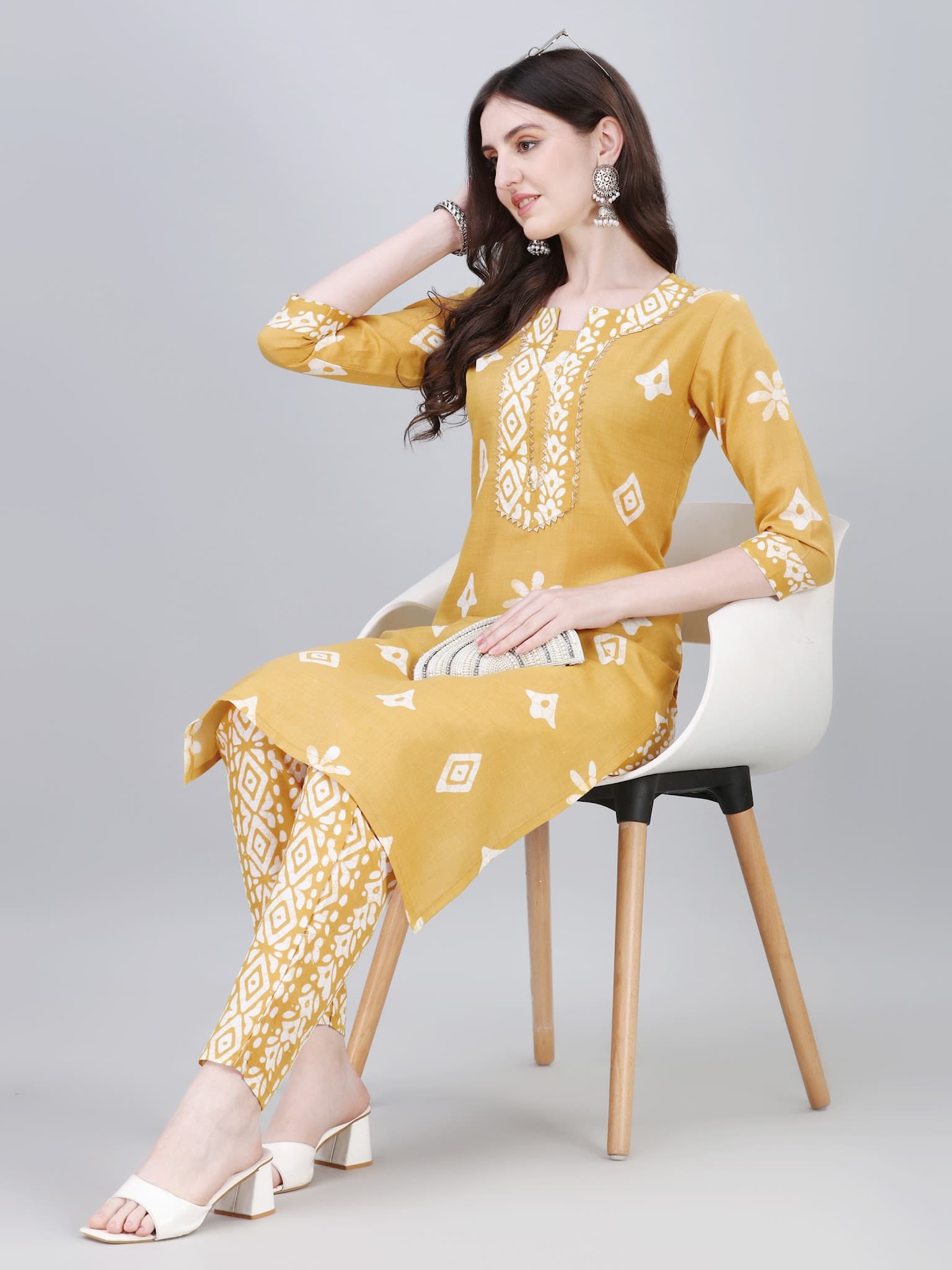 Modestouze attires