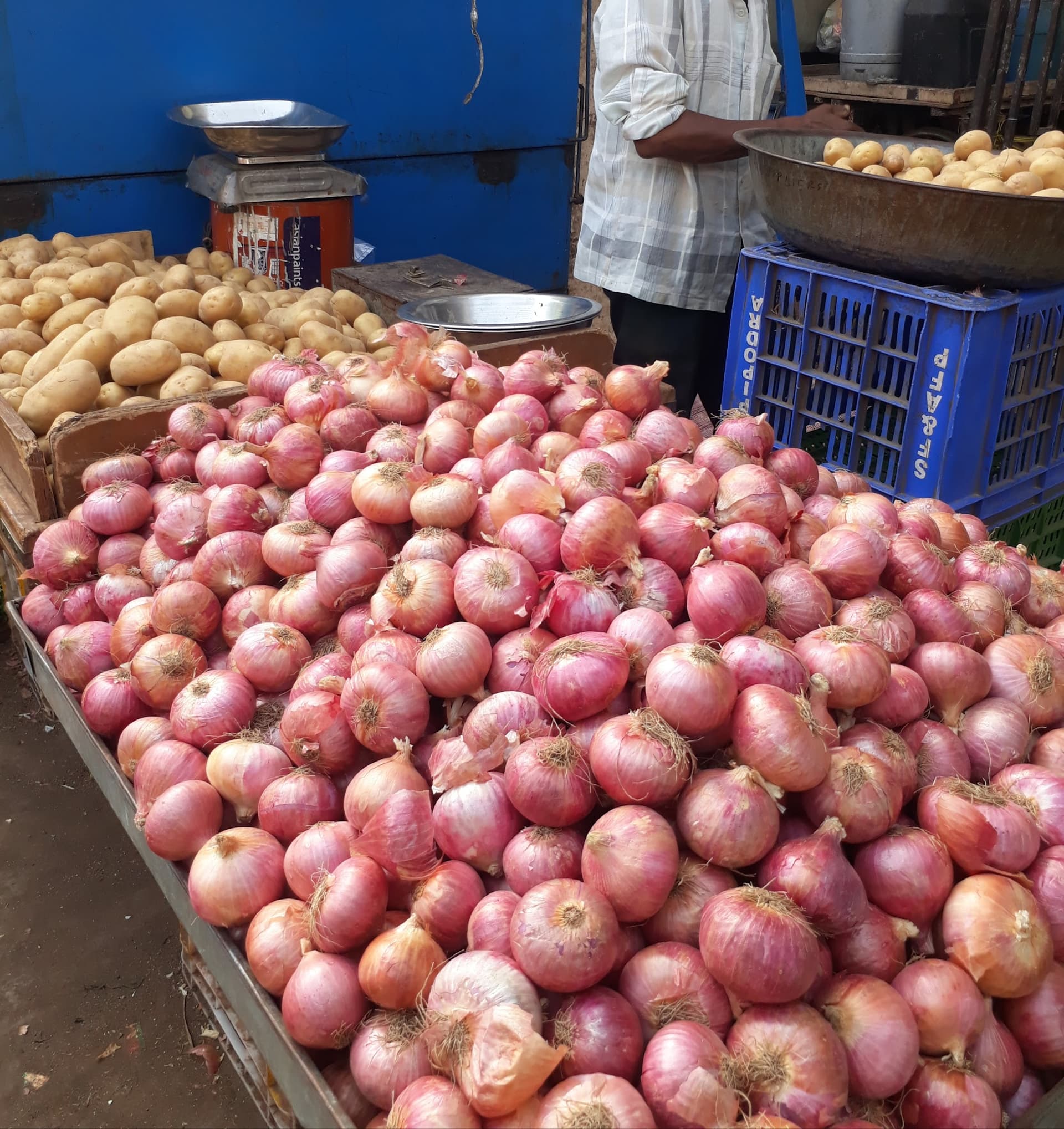 Moti Super Market