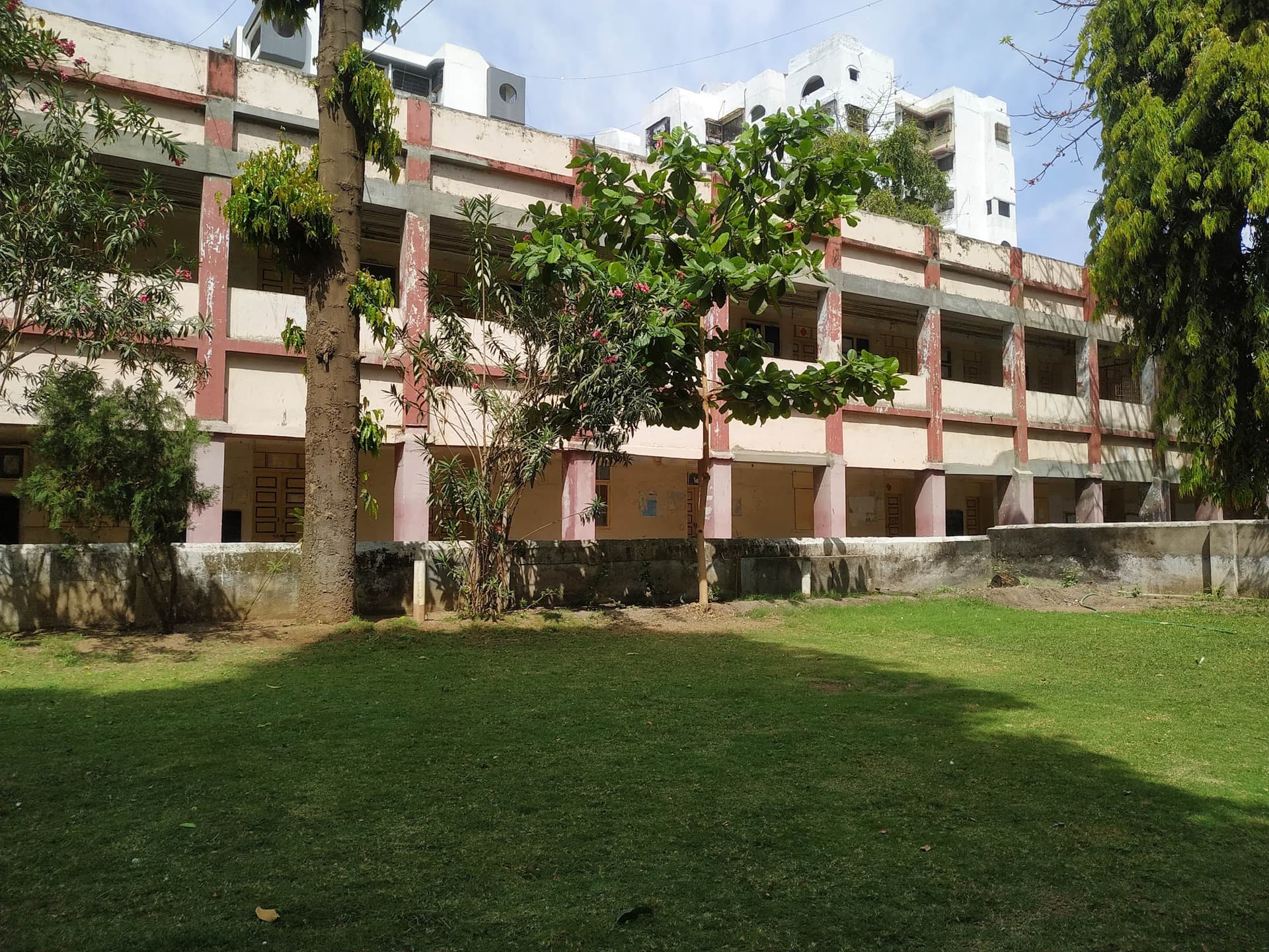 Navyug Arts College