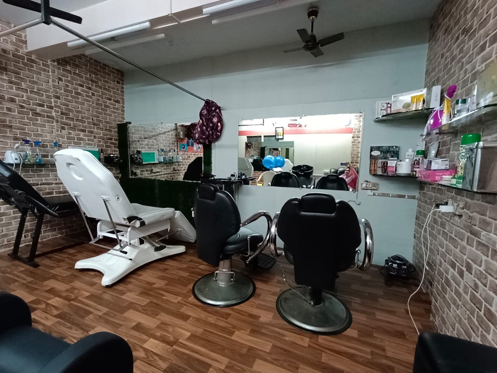 Neno Beauty Parlour & Laser Treatments