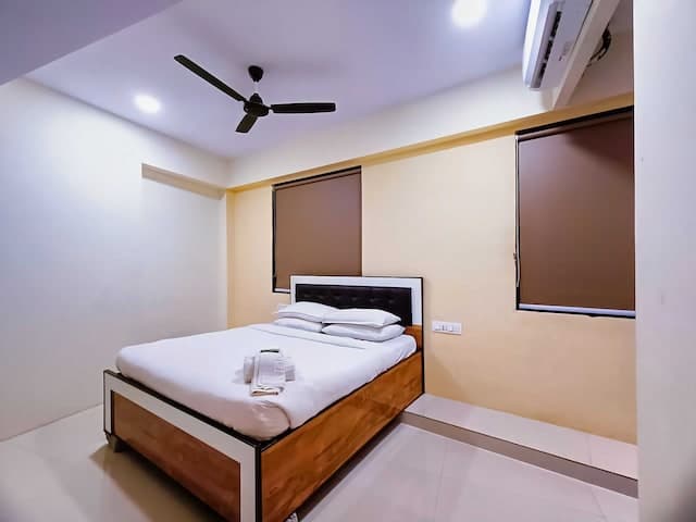 OYO Crown Hotel