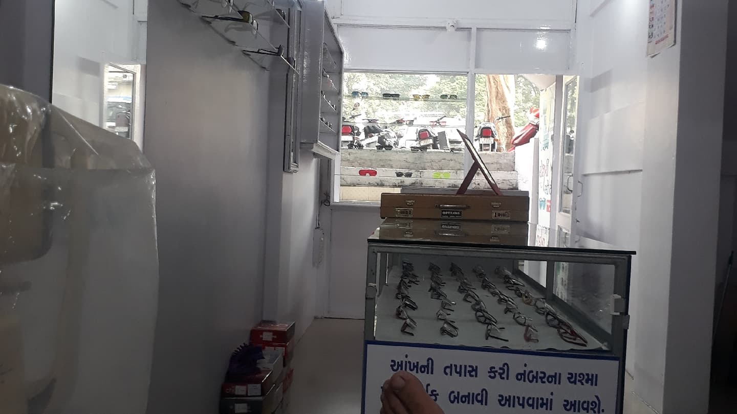 Roshni Optical