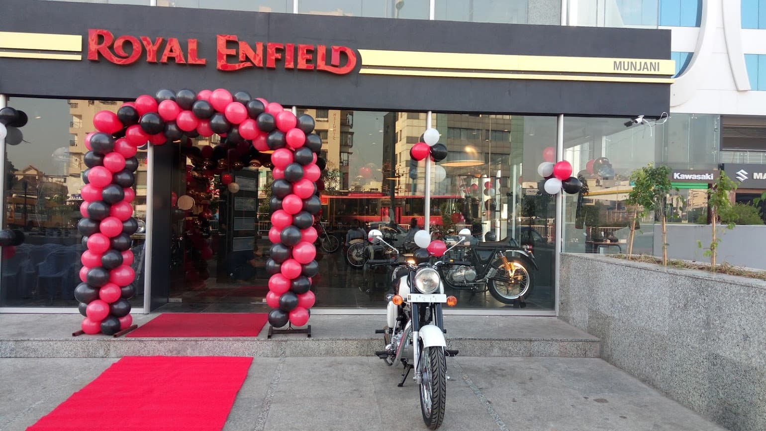 Royal Enfield Showroom - Munjani Motors Pvt Ltd