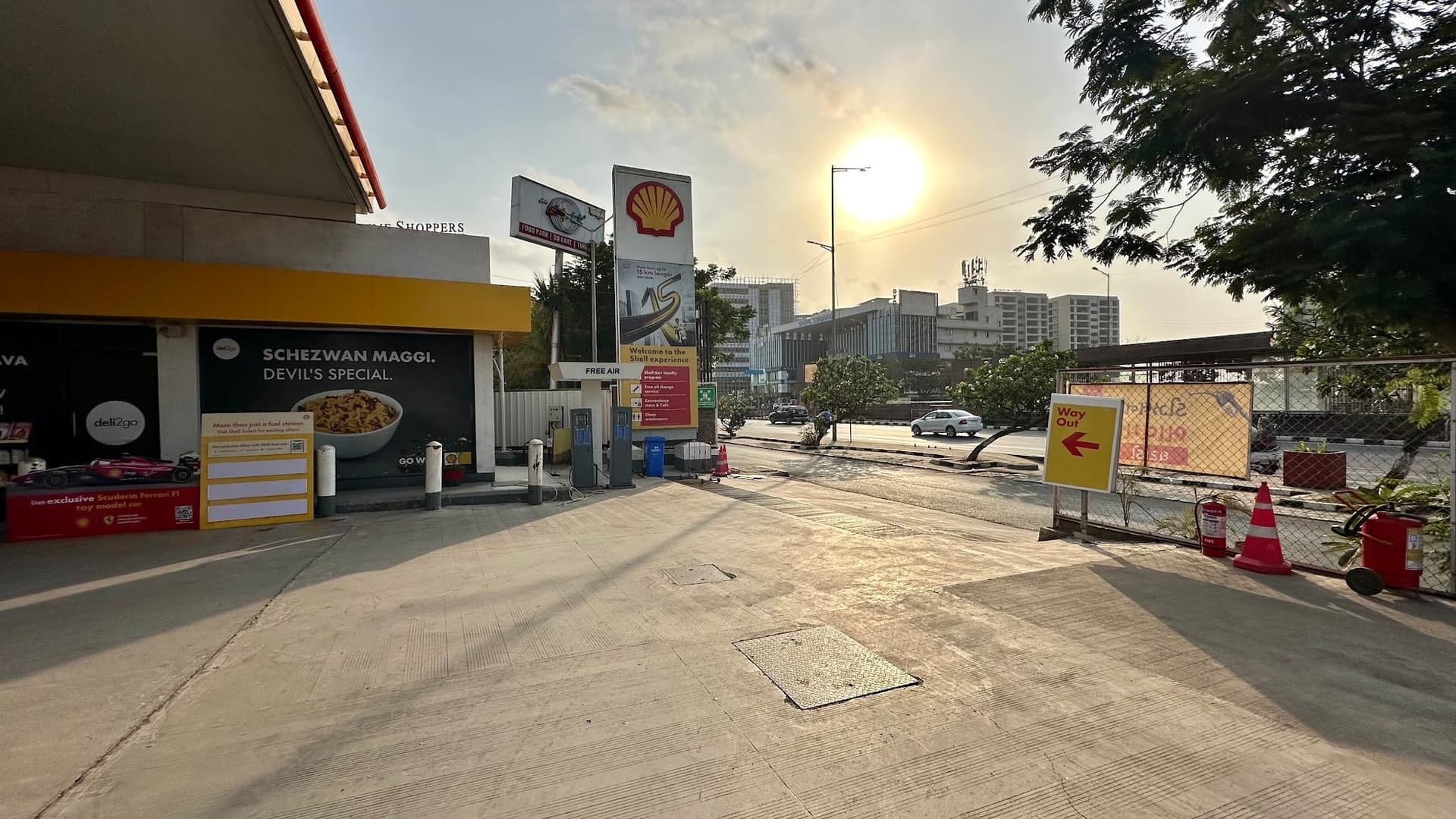 Shell Select Petrol Pump