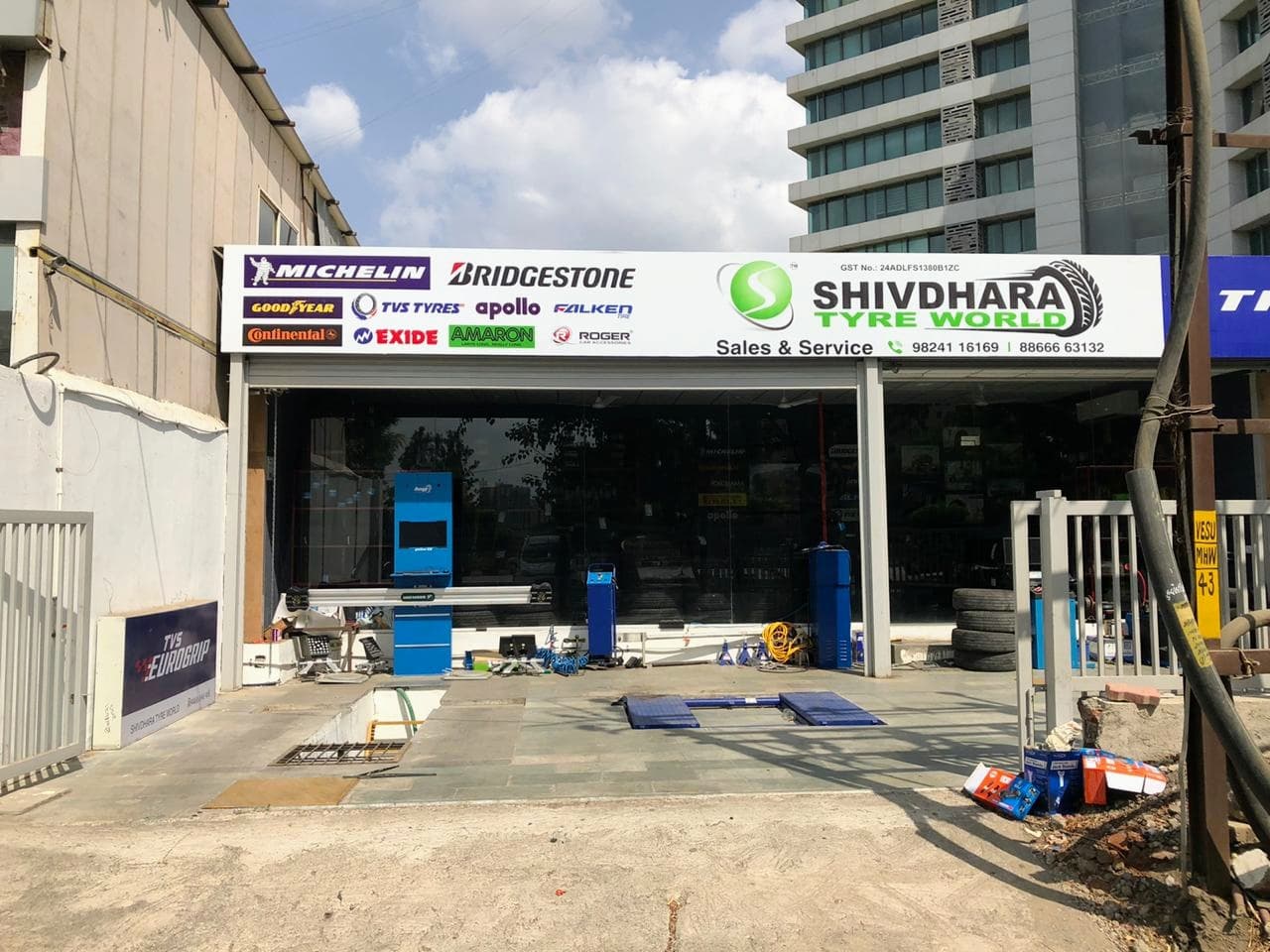 Shivdhara Tyre World (Piplod)
