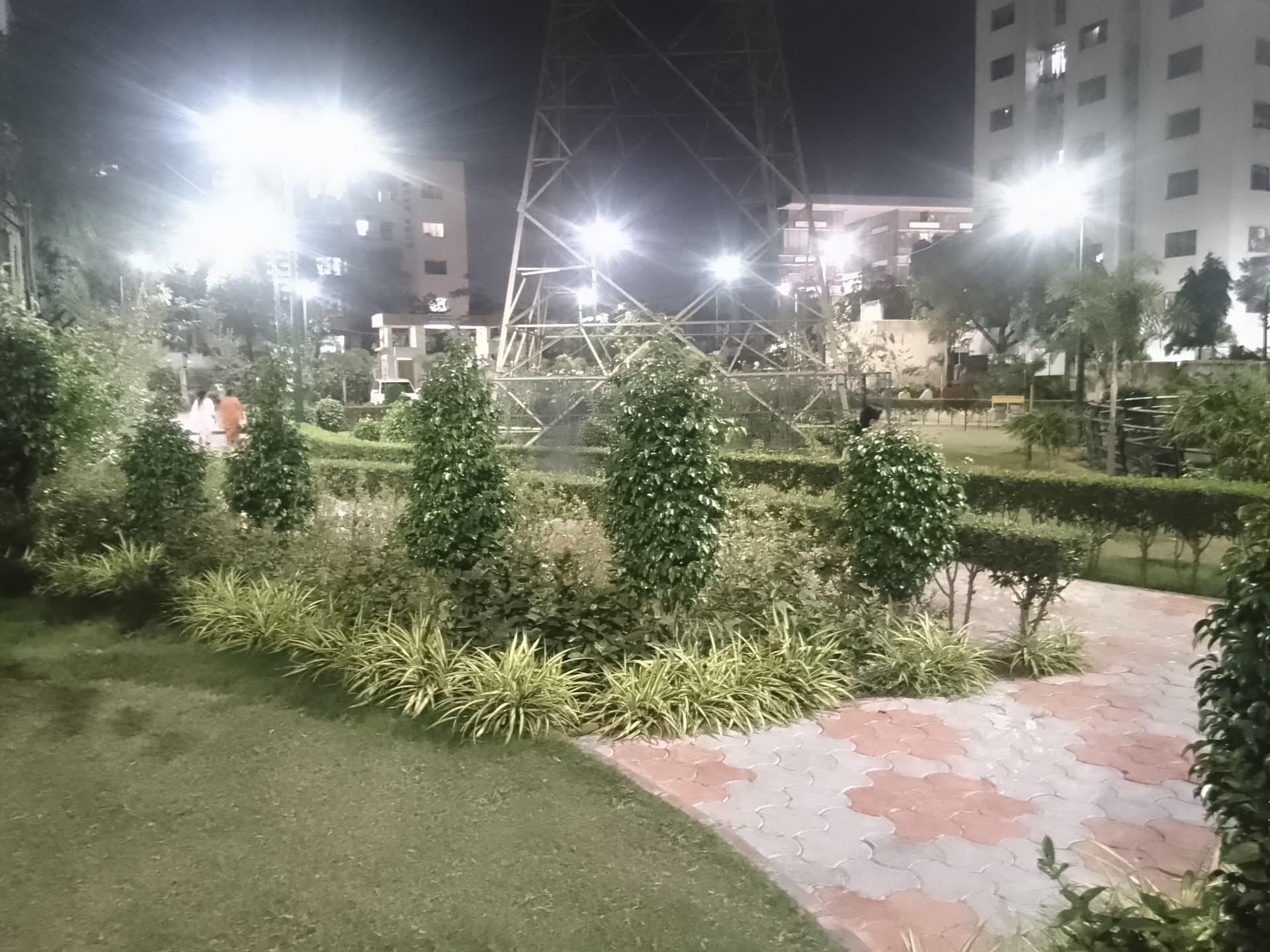SMC LAKE GARDEN VESU395007