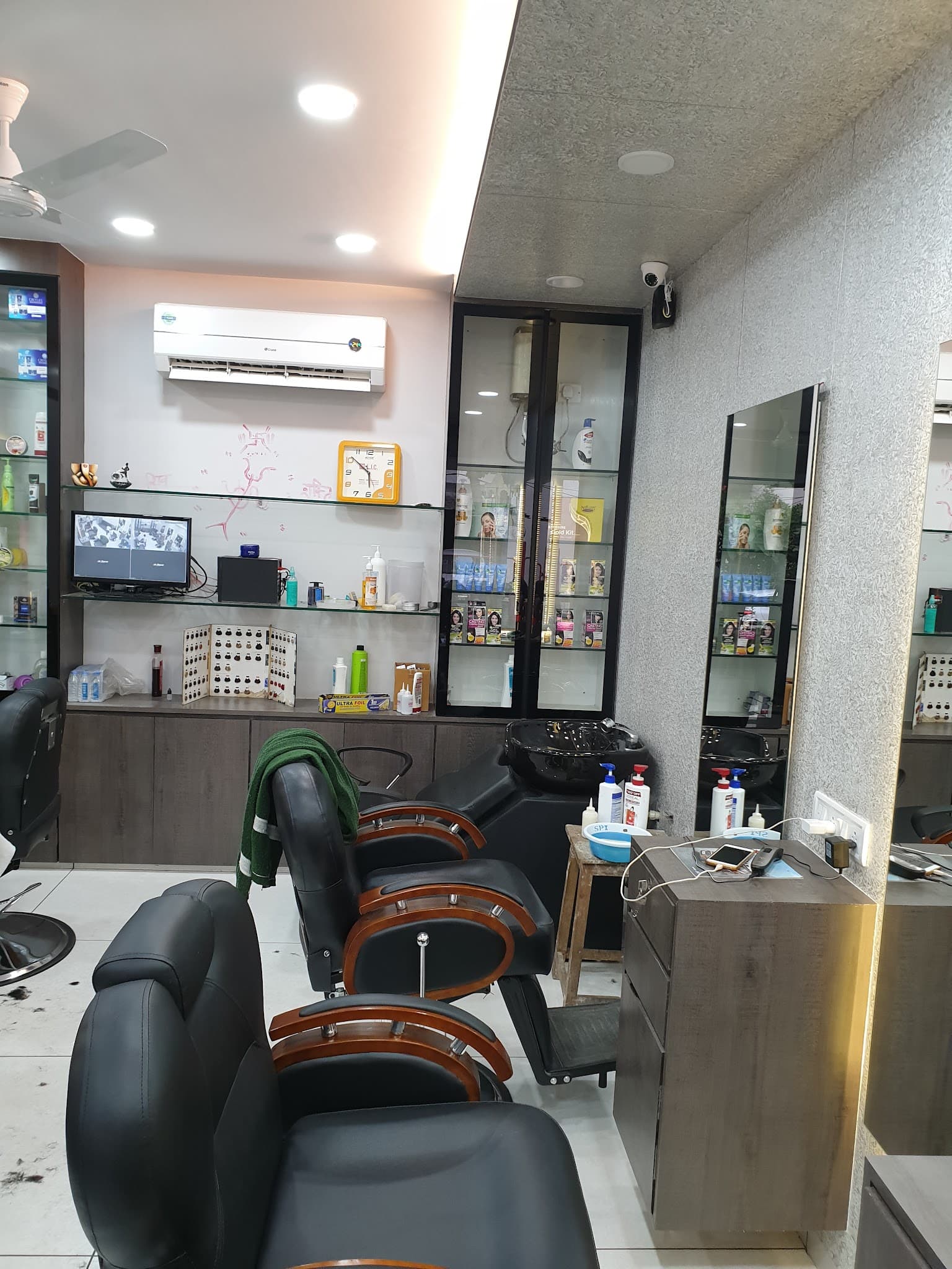 The Baroda Hair Dressers