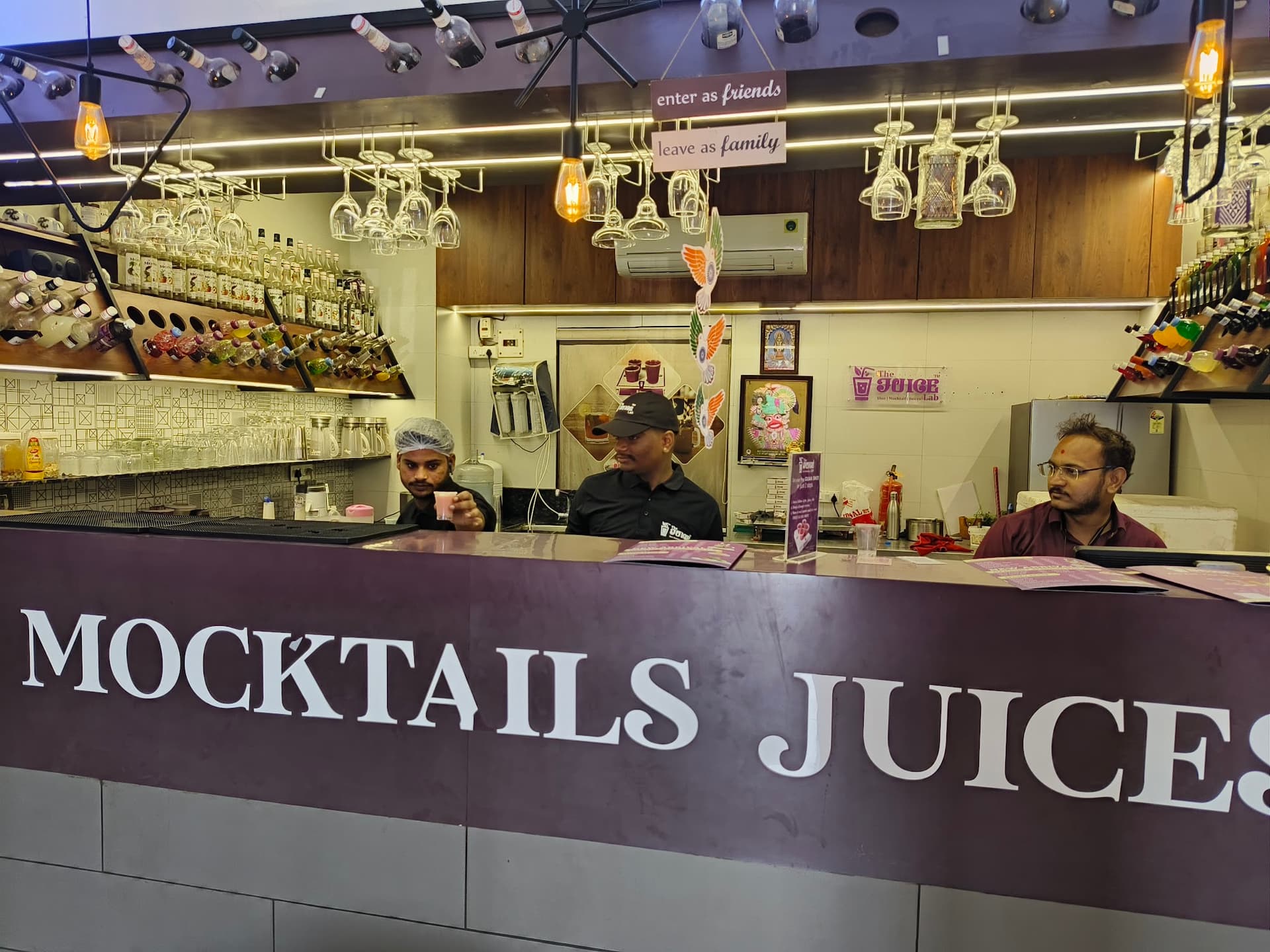 THE JUICE LAB