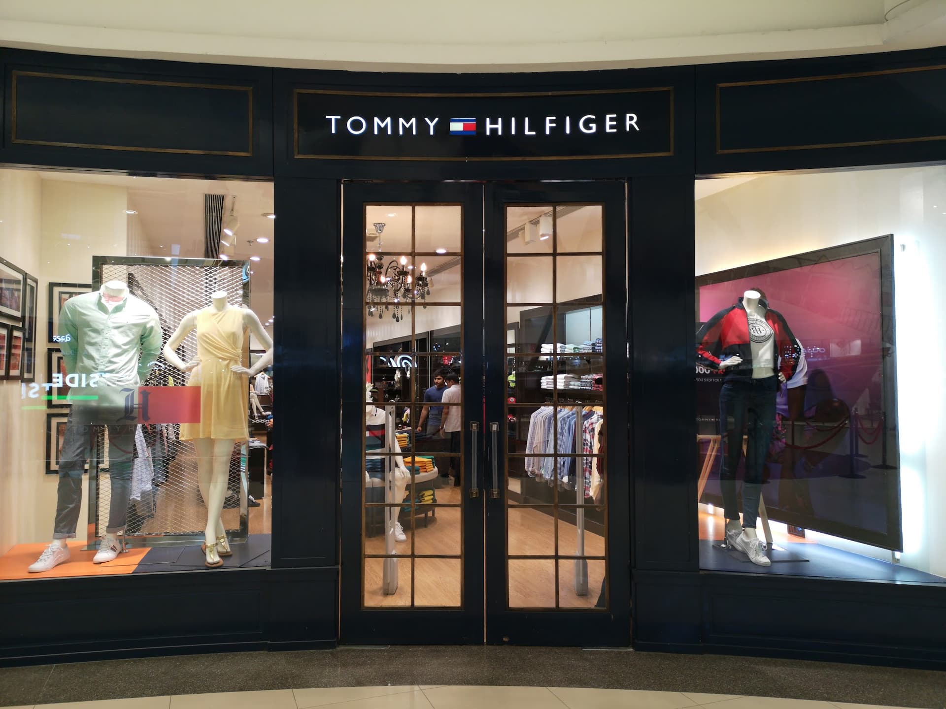 Tommy Hilfiger Store