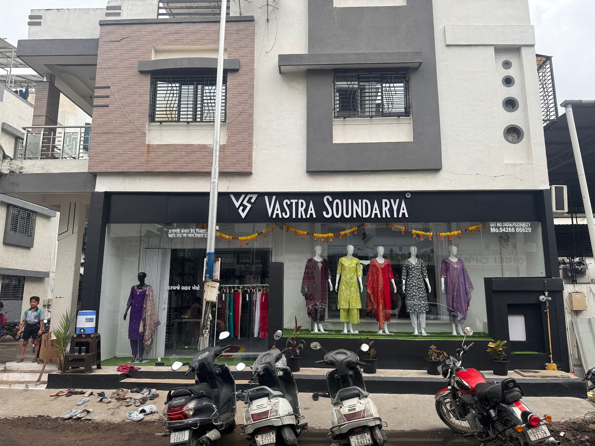 VASTRA SOUNDARYA