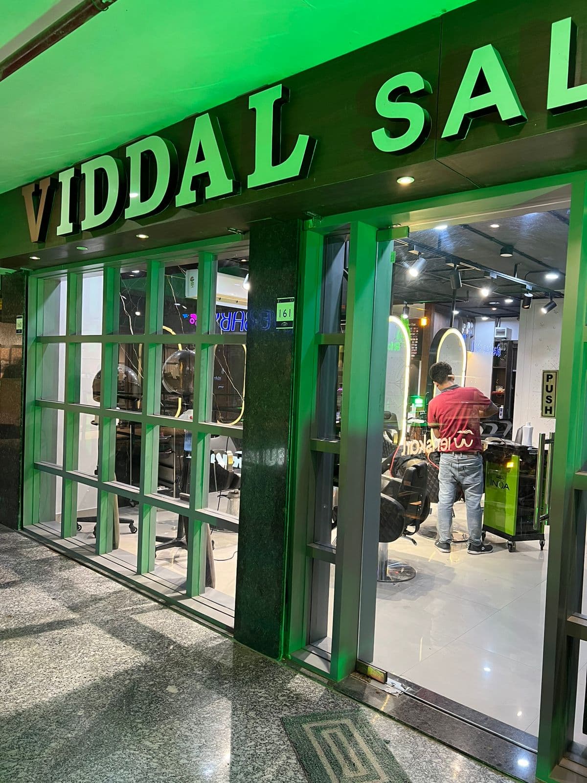 Viddal Salon