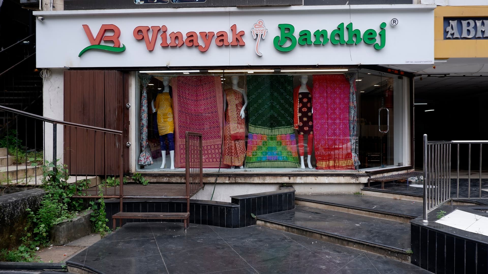 Vinayak Bandhej